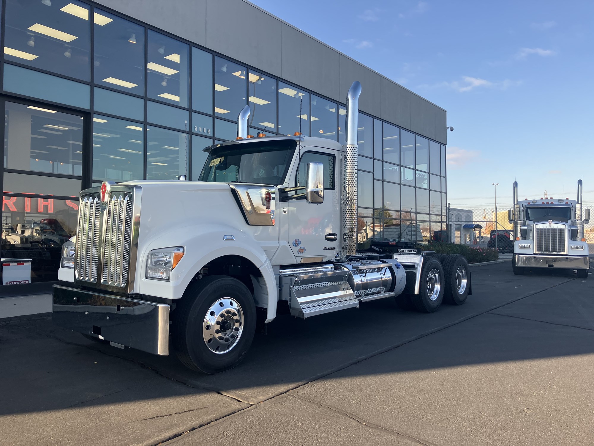 2026 Kenworth W990 - image 1 of 5