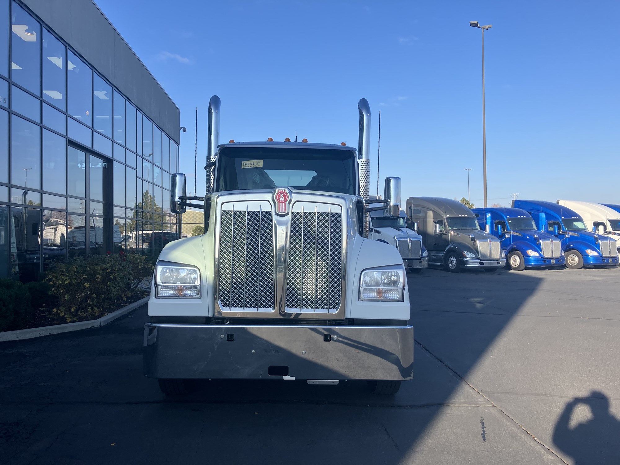 2026 Kenworth W990 - image 2 of 5