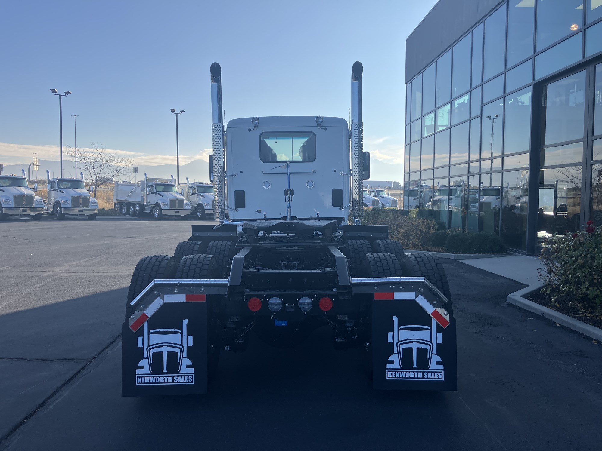 2026 Kenworth W990 - image 4 of 5
