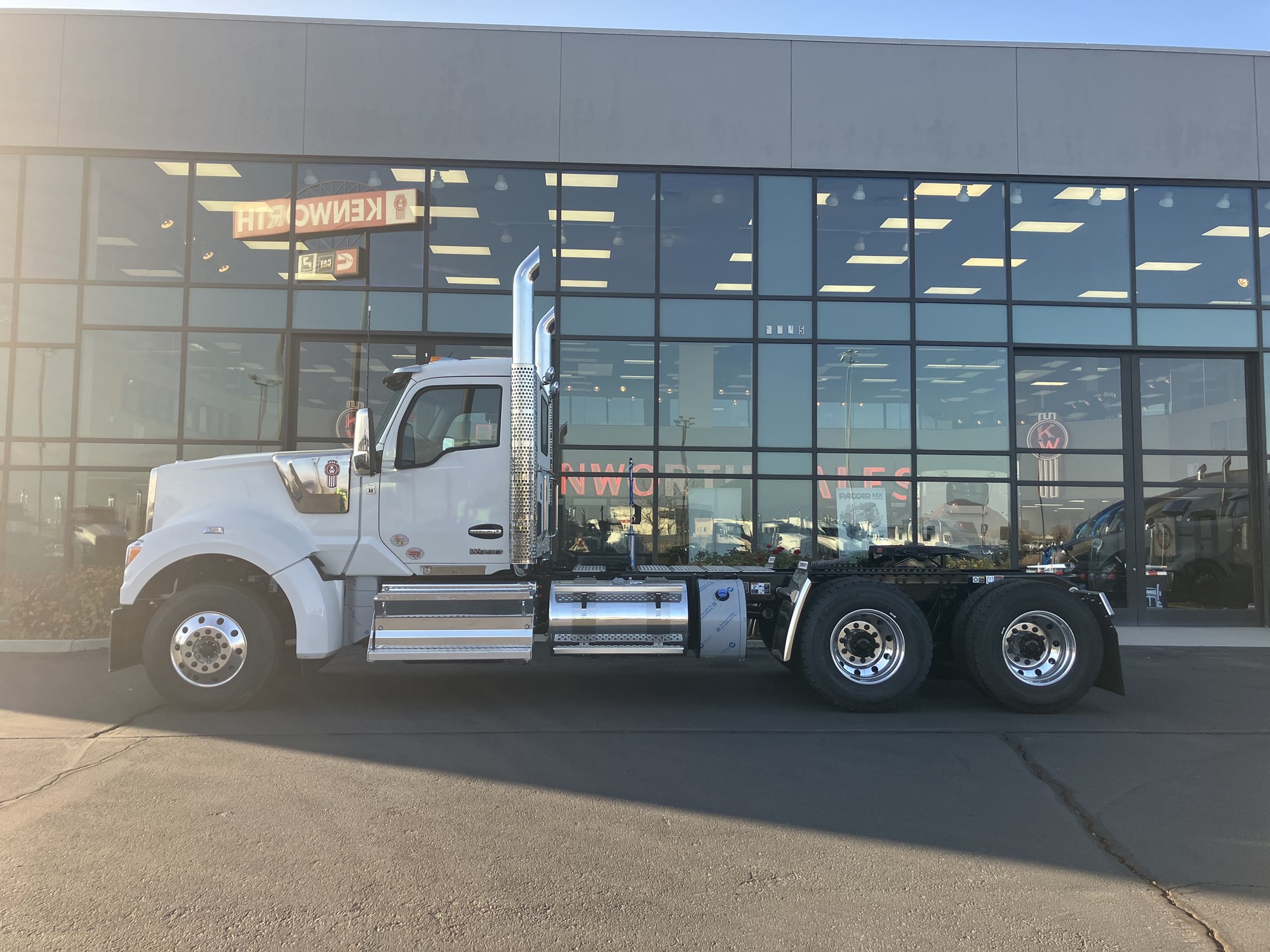 2026 Kenworth W990 - image 5 of 5