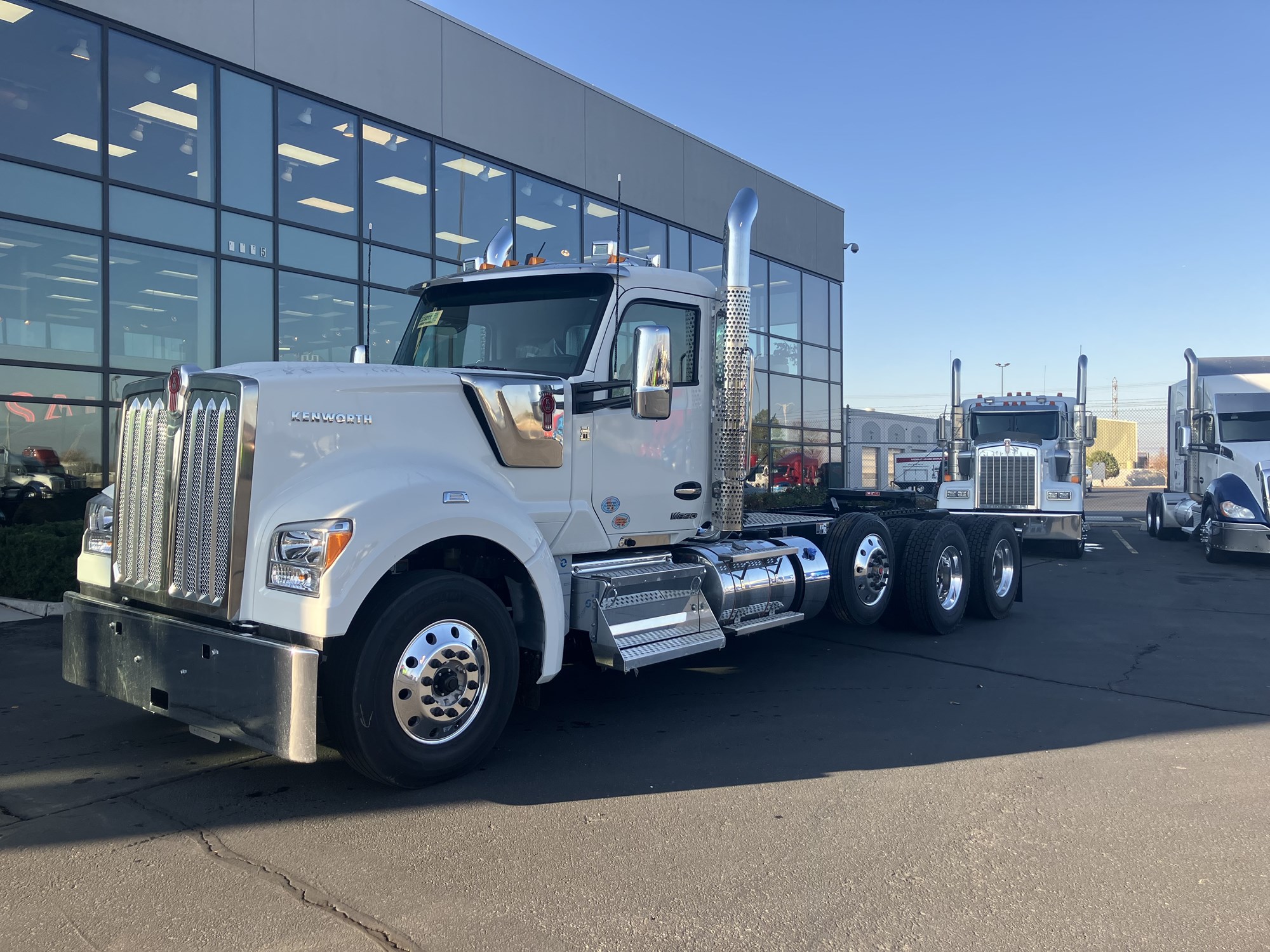2026 Kenworth W990 - image 1 of 6