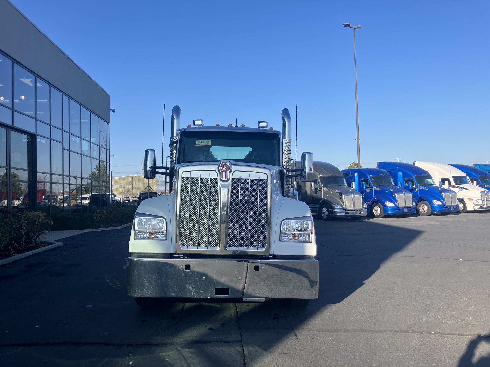 2026 Kenworth W990 - image 2 of 6
