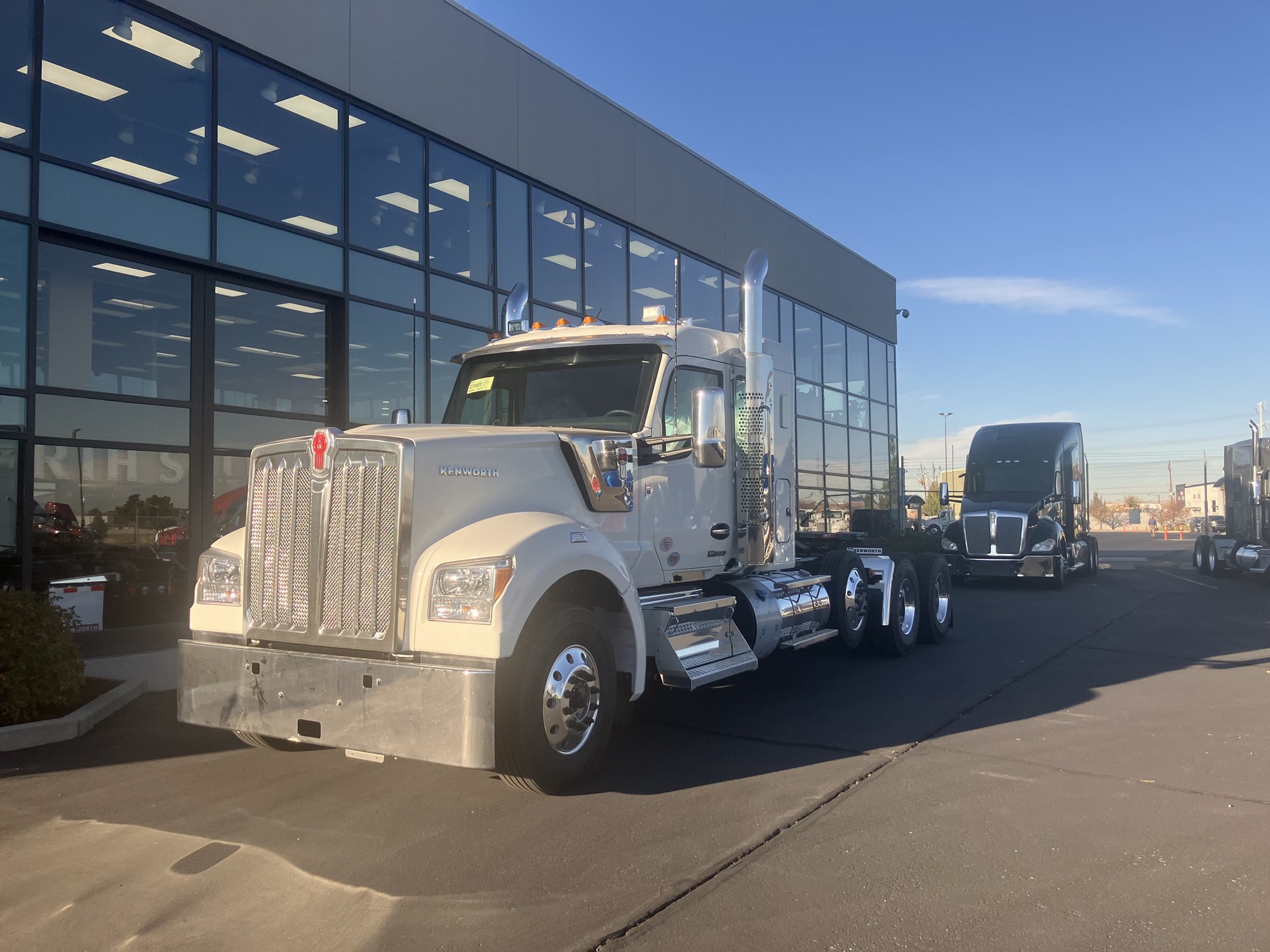 2026 Kenworth W990 - image 1 of 6