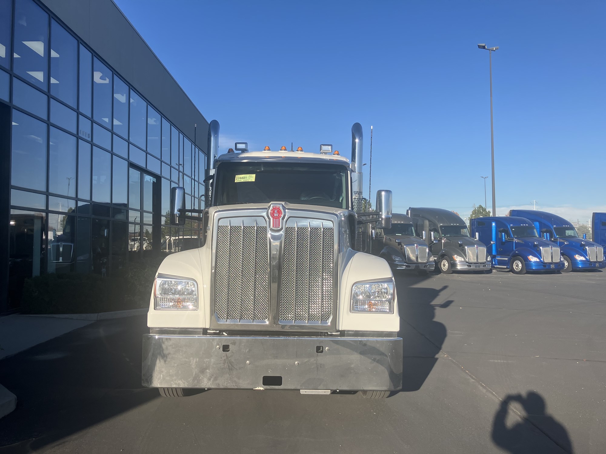 2026 Kenworth W990 - image 2 of 6