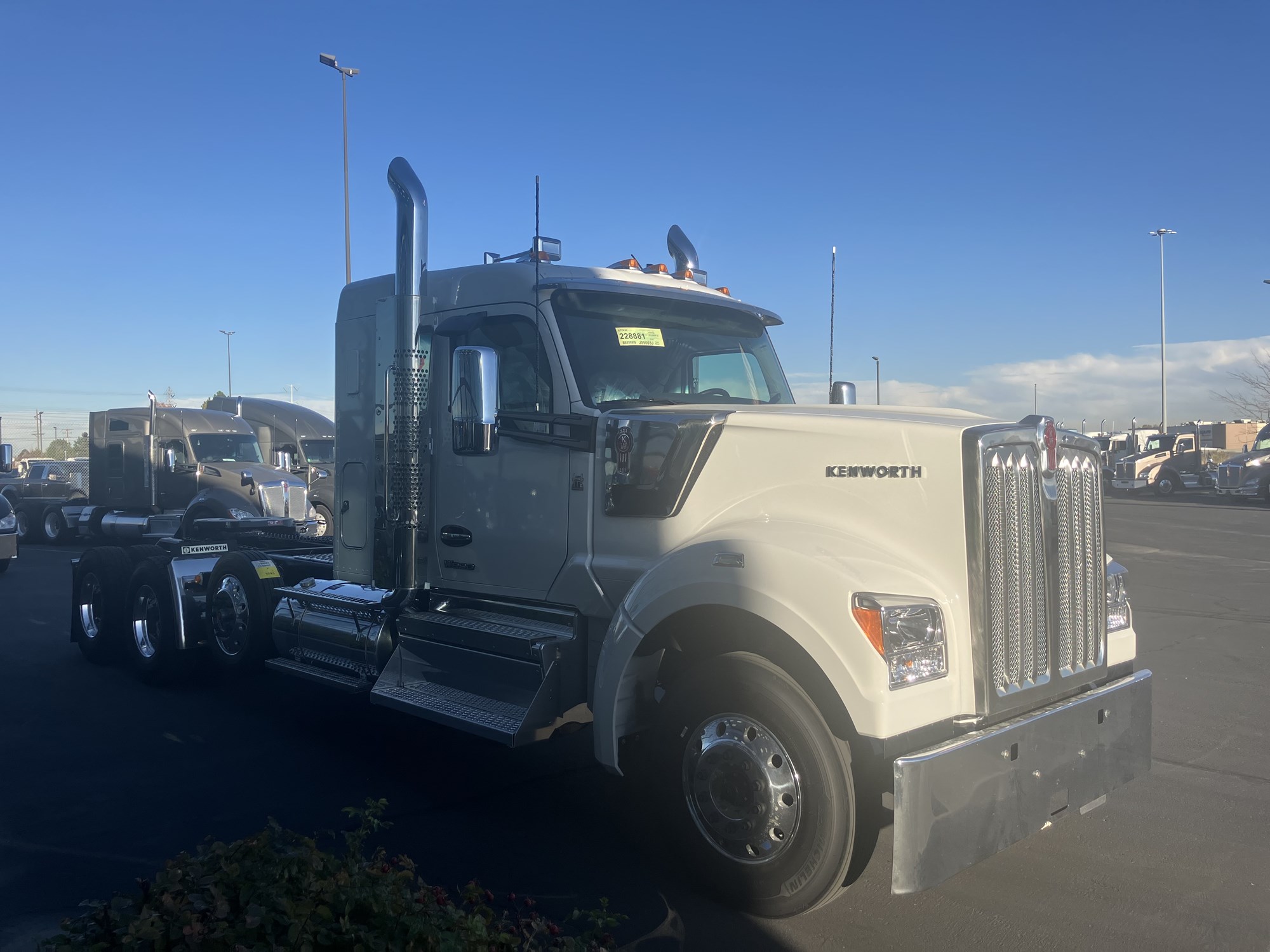 2026 Kenworth W990 - image 3 of 6