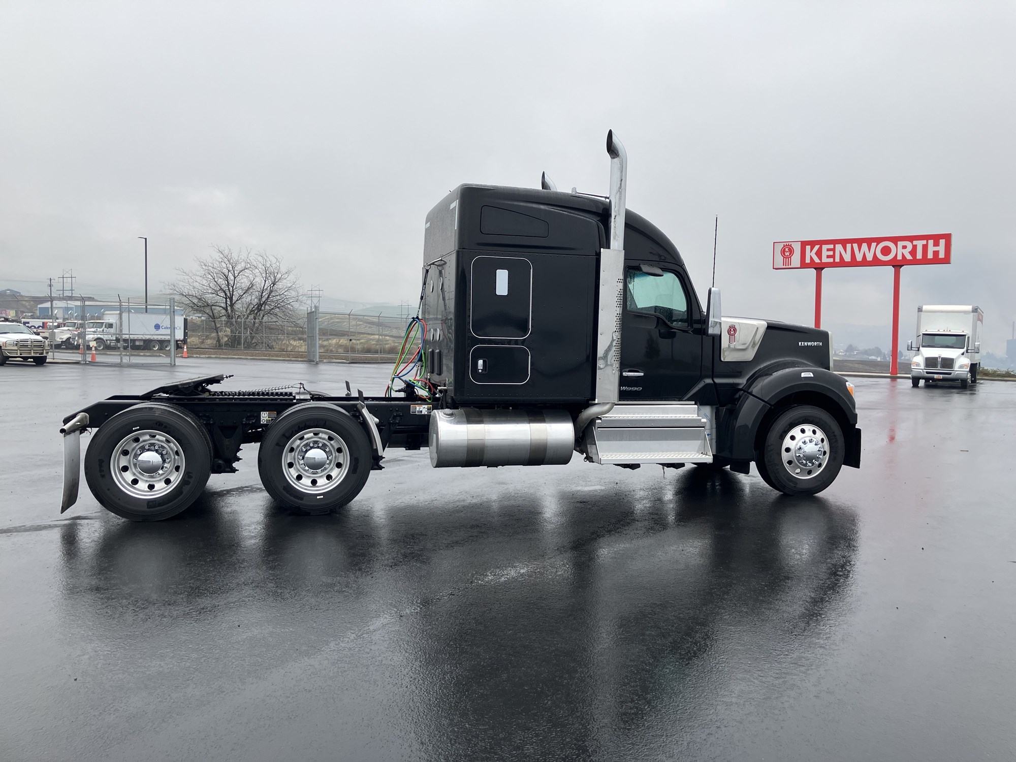 2026 Kenworth W990 - image 2 of 6