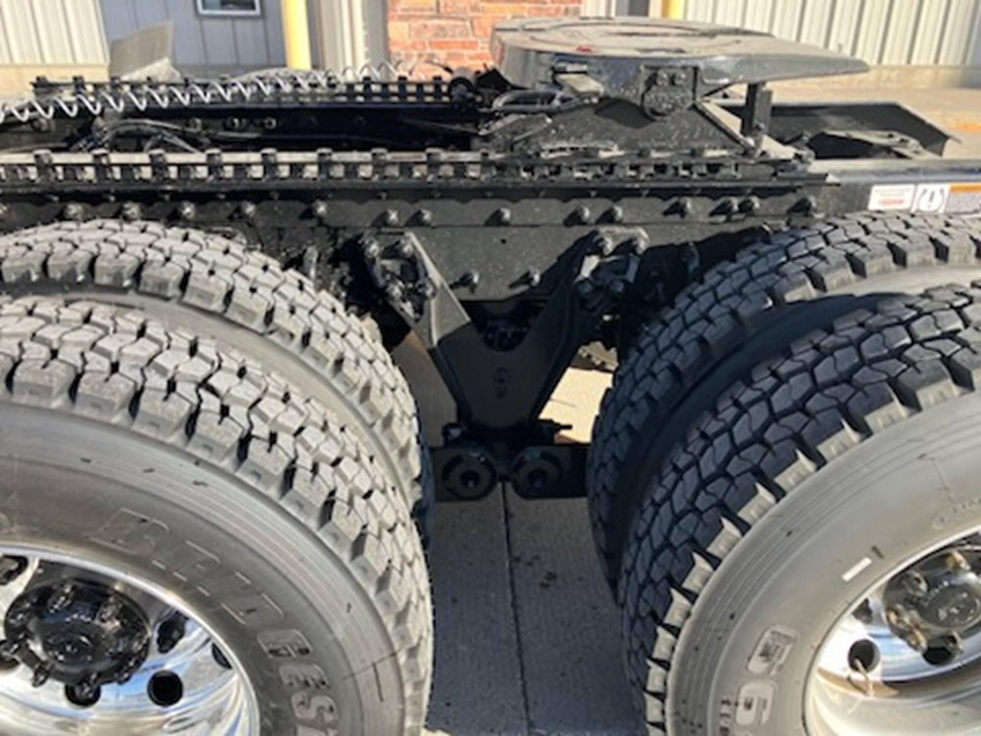 2026 Kenworth T880 - image 4 of 5