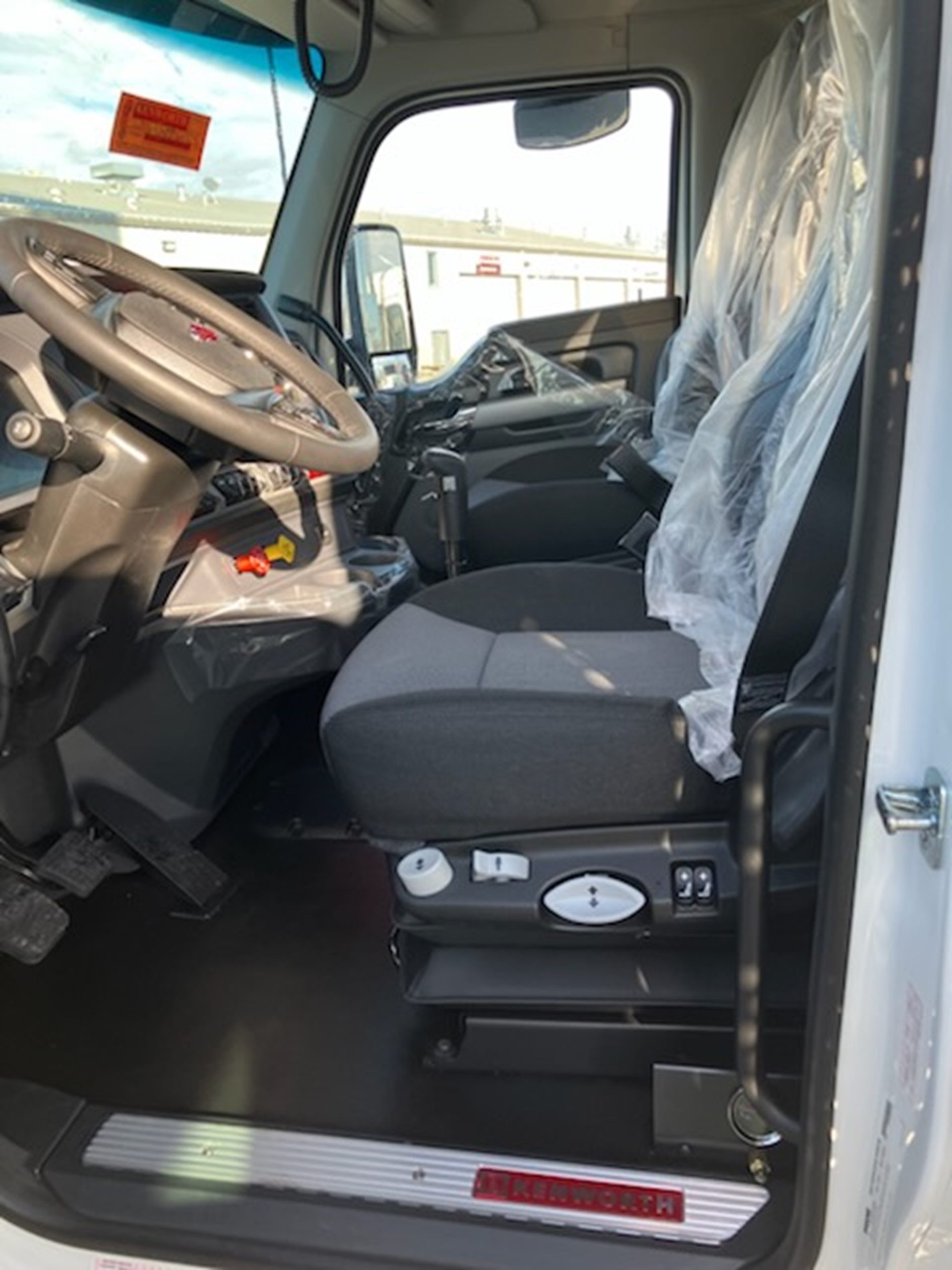 2026 Kenworth T880 - image 5 of 5