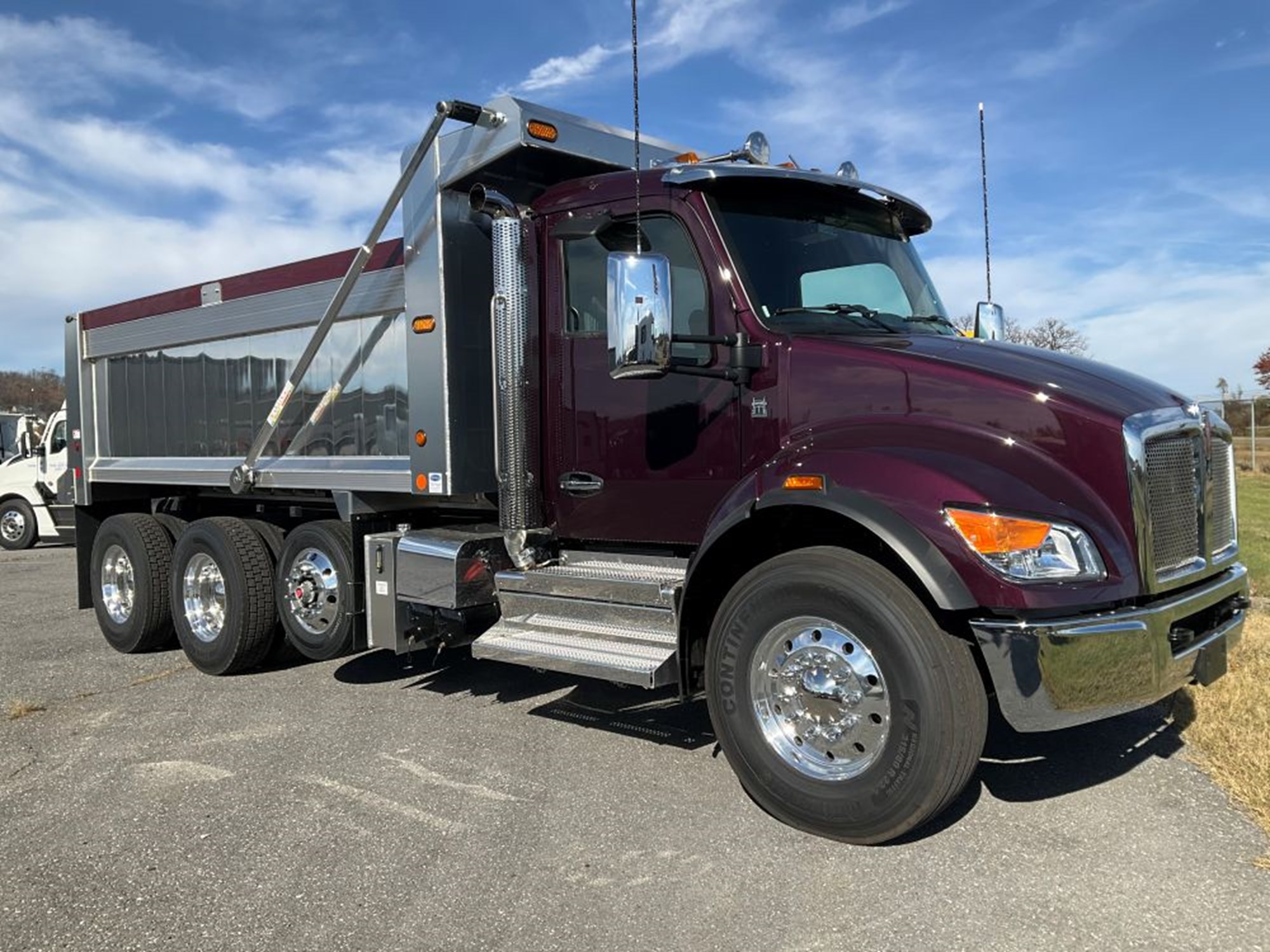 2026 Kenworth T480 - image 1 of 5