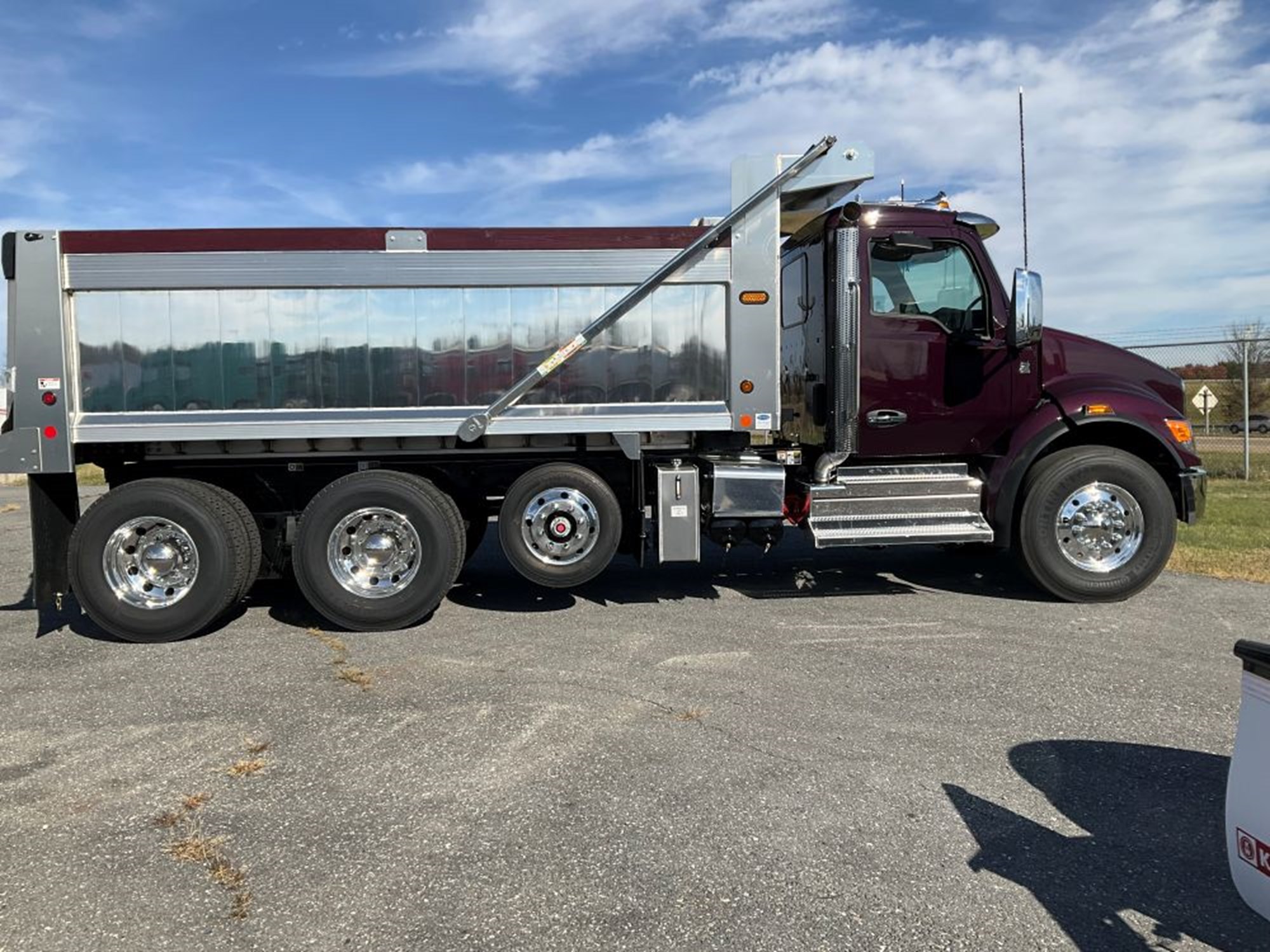 2026 Kenworth T480 - image 2 of 5