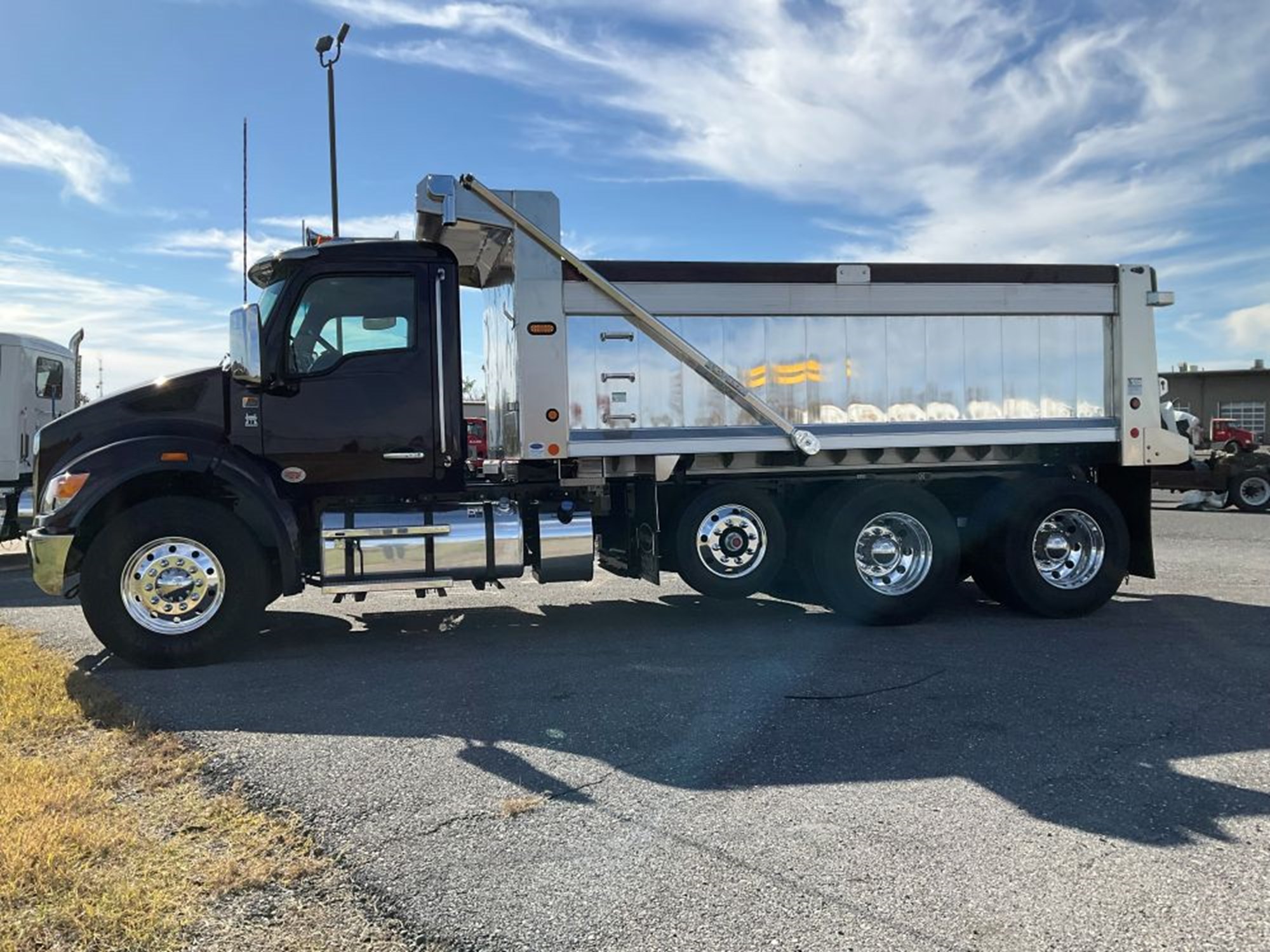 2026 Kenworth T480 - image 4 of 5