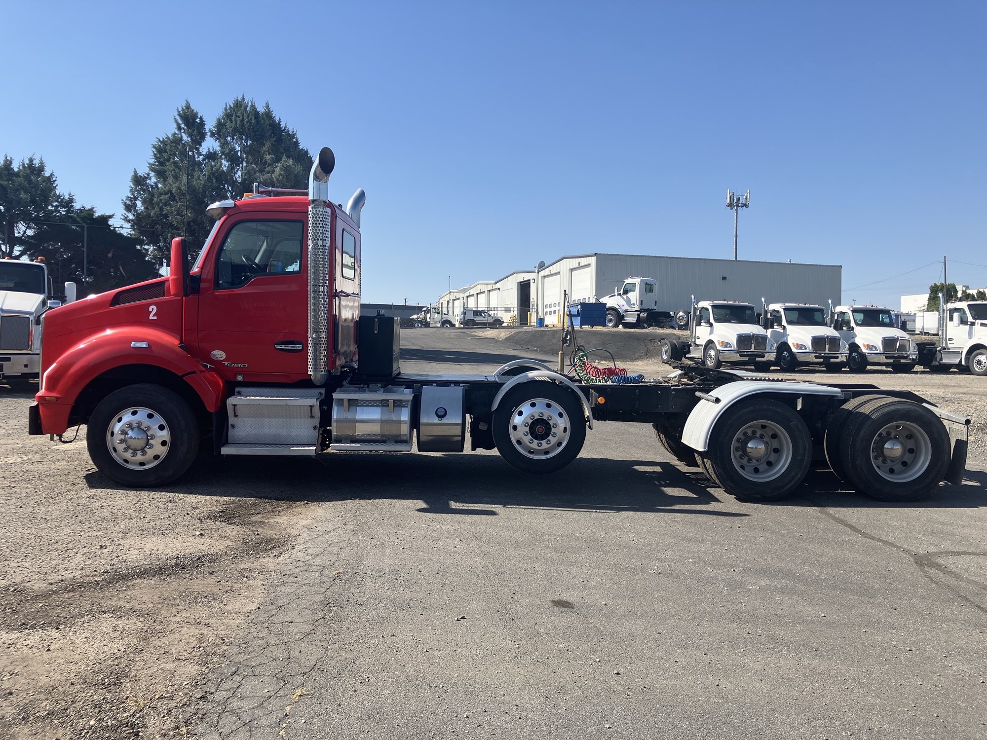2016 Kenworth T880 2016 Kenworth T880 - image 2 of 6