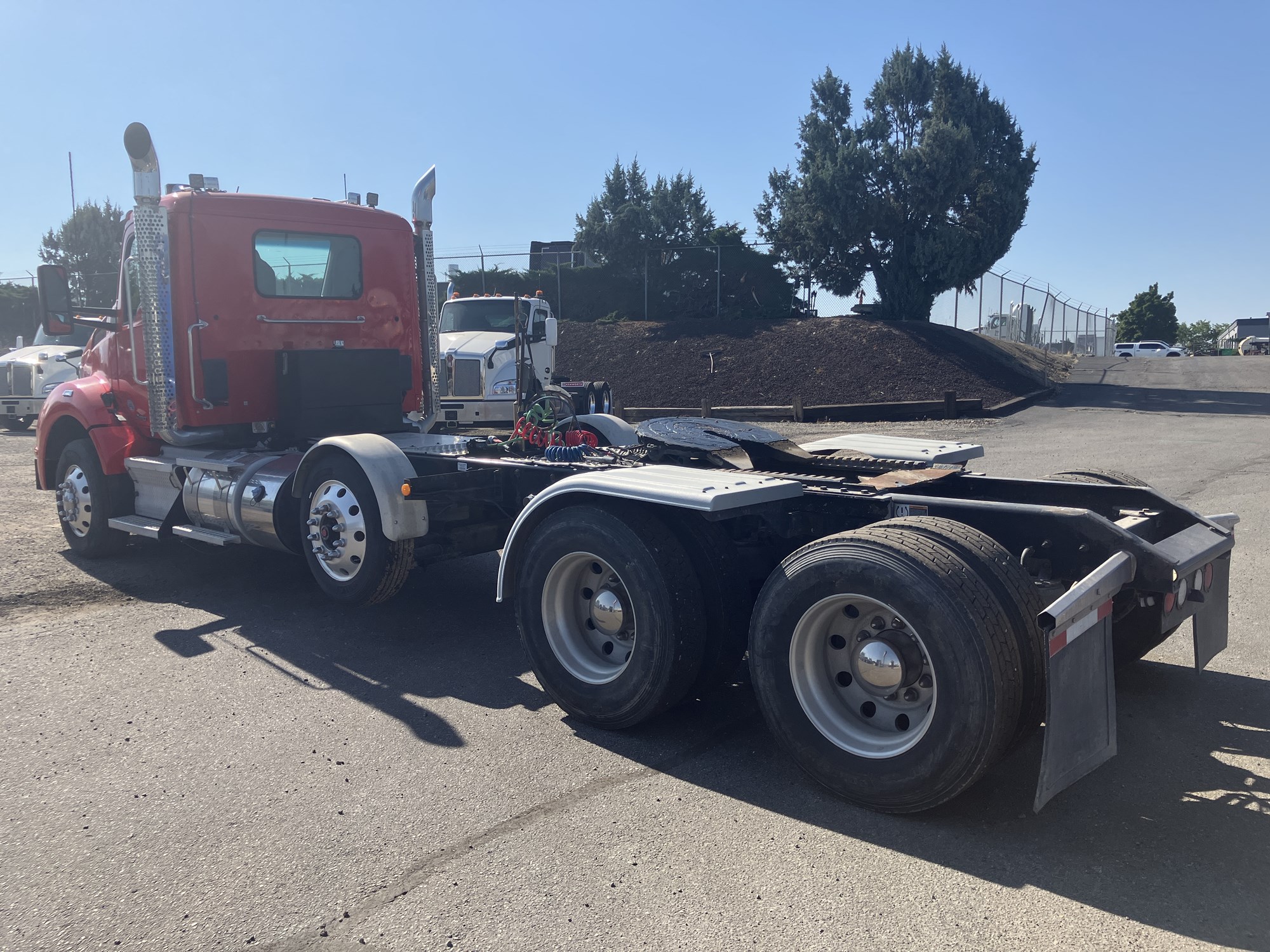 2016 Kenworth T880 2016 Kenworth T880 - image 3 of 6