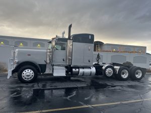2018 Peterbilt 389 JD488342U-01