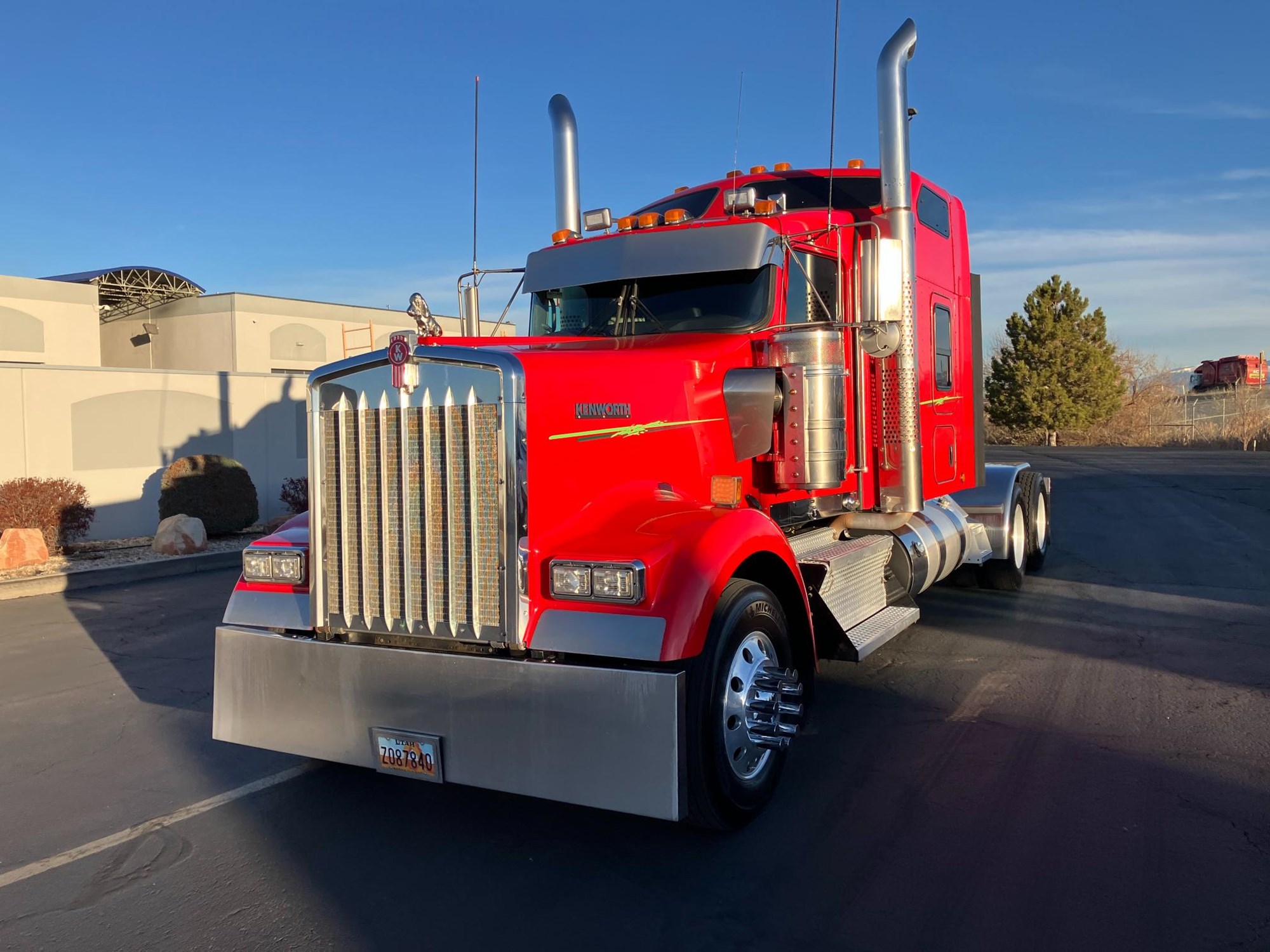 2018 Kenworth W900L 2018 Kenworth W900L - image 2 of 6
