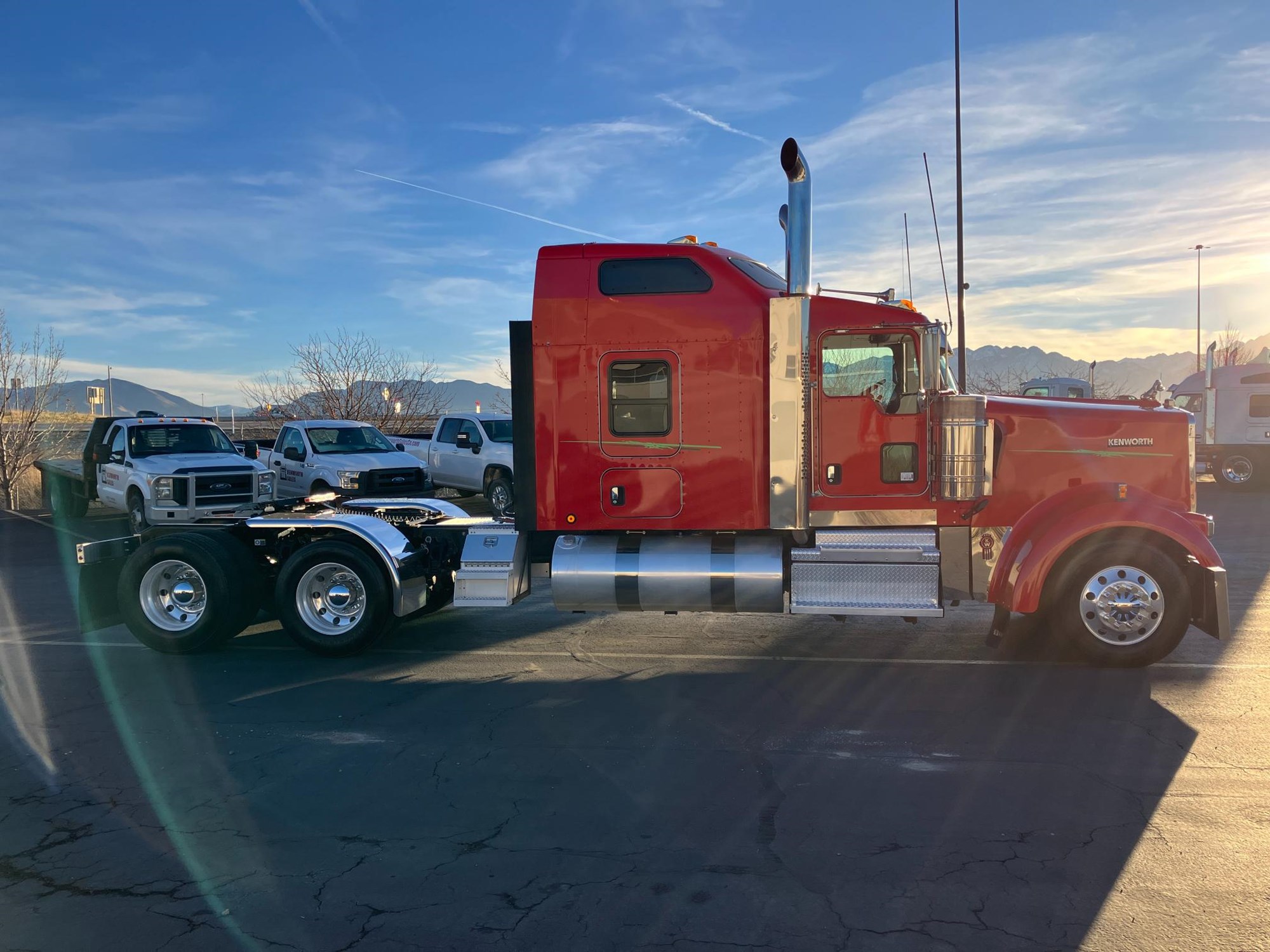 2018 Kenworth W900L 2018 Kenworth W900L - image 4 of 6