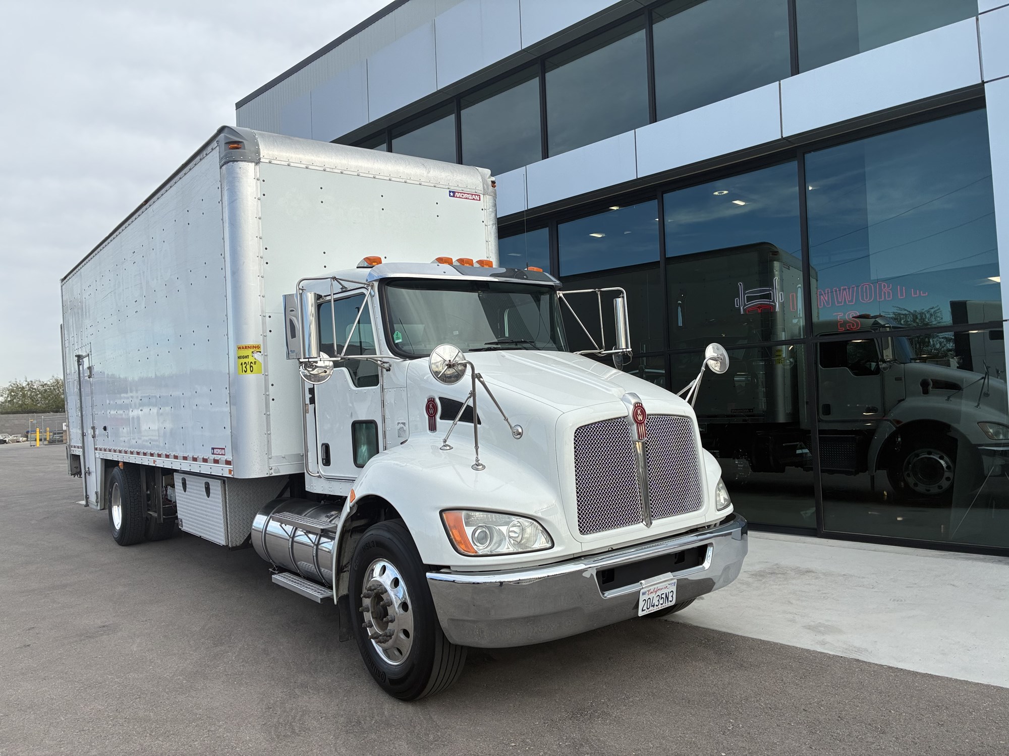 2018 Kenworth T270 2018 Kenworth T270 - image 1 of 6