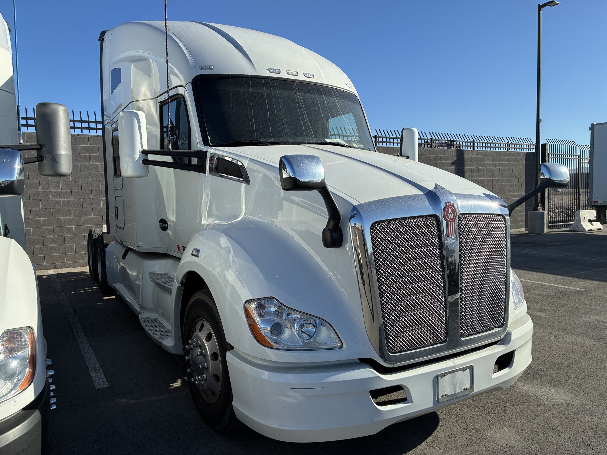 2020 Kenworth T680 2020 Kenworth T680 - image 2 of 5