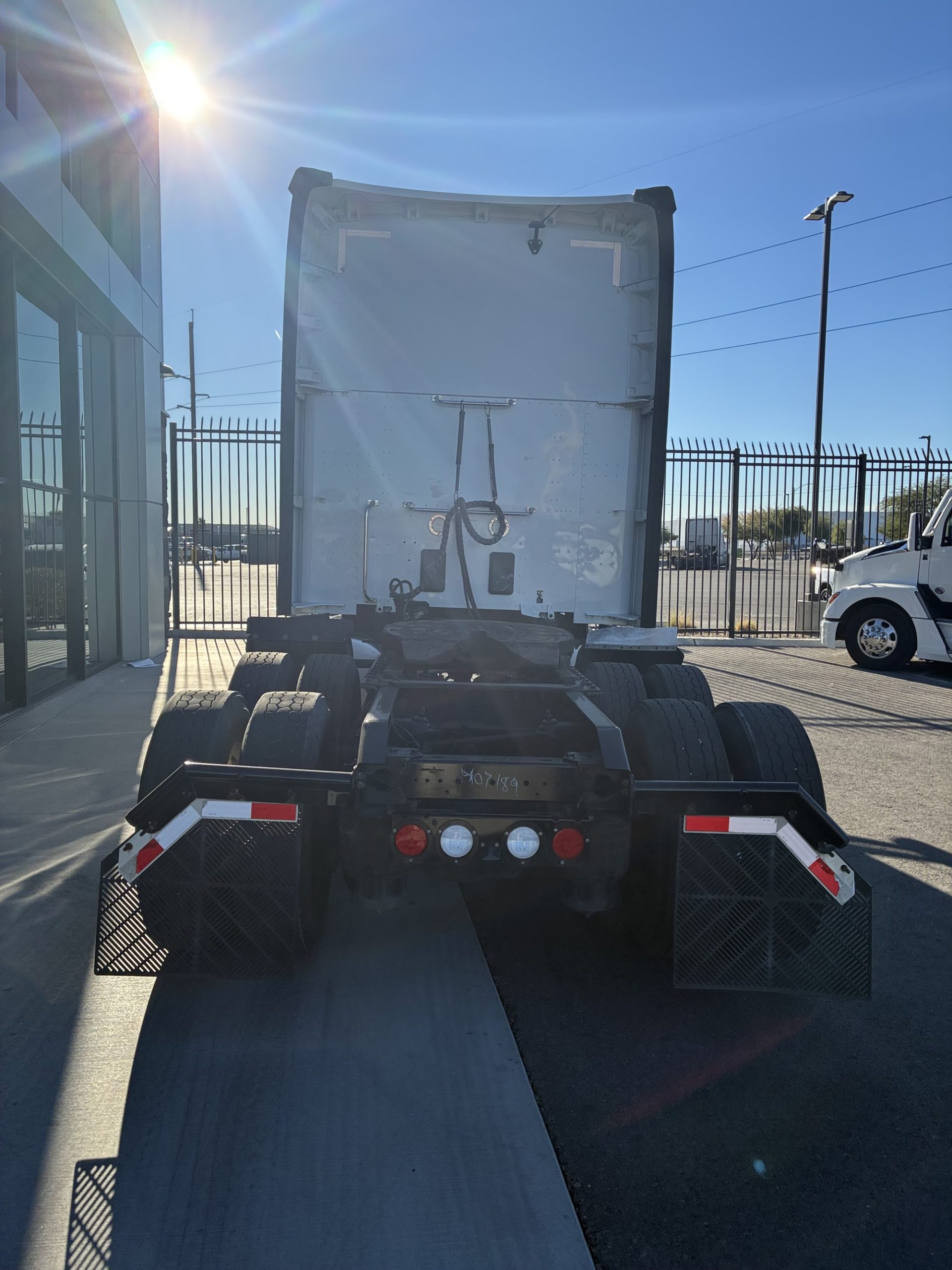 2020 Kenworth T680 2020 Kenworth T680 - image 4 of 6