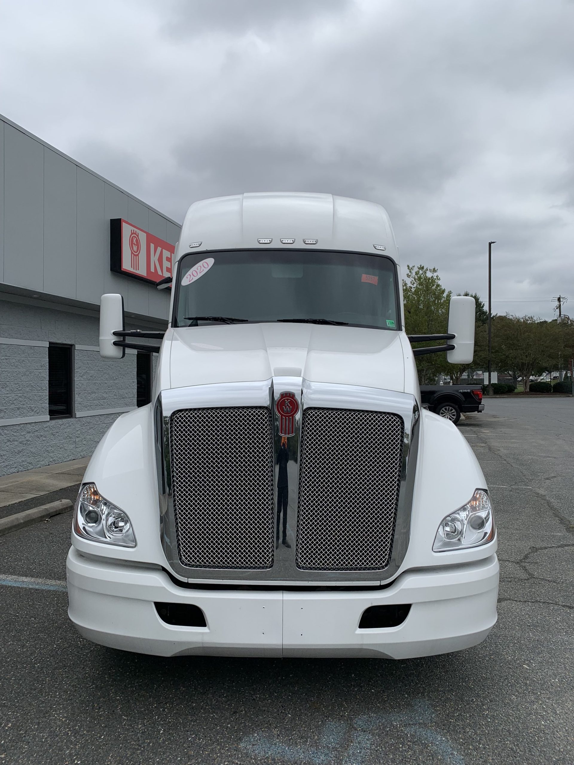 2020 Kenworth T680 2020 Kenworth T680 - image 2 of 6