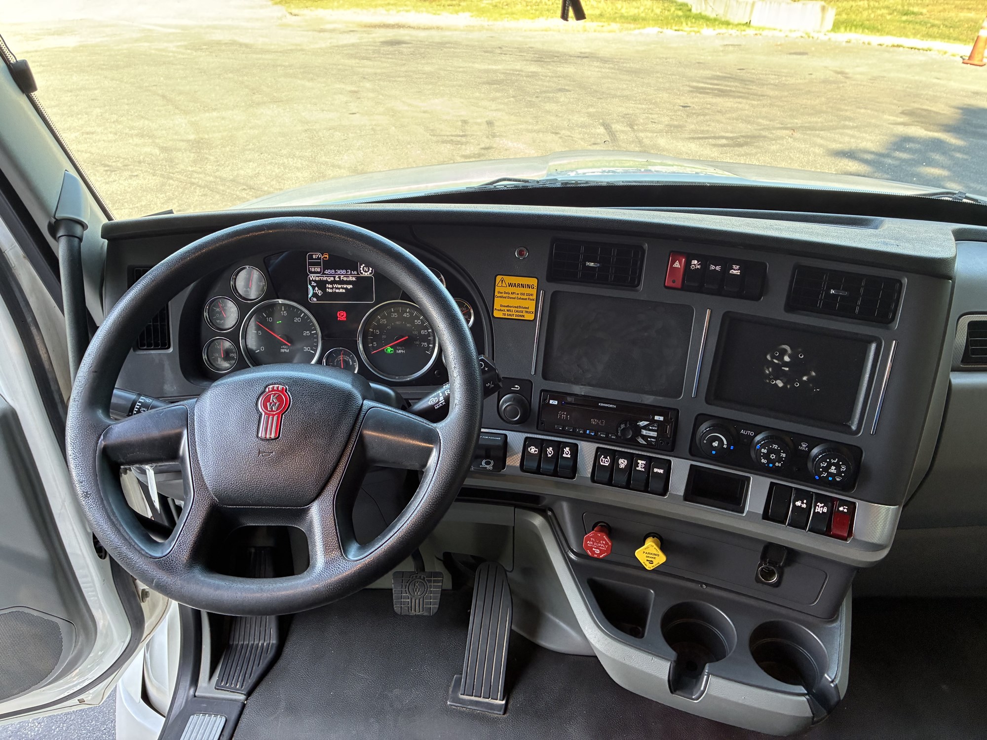 2020 Kenworth T680 2020 Kenworth T680 - image 5 of 6