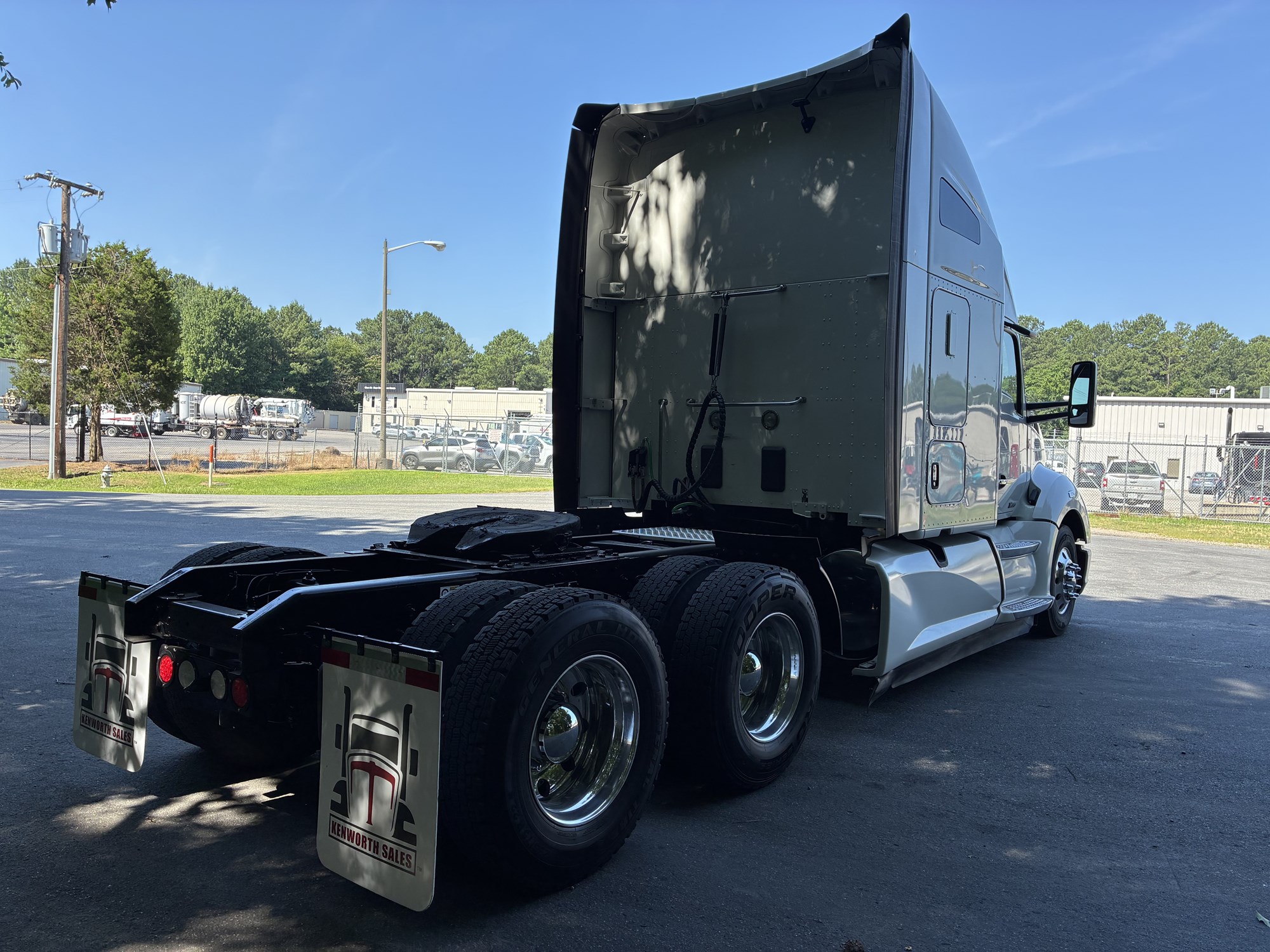 2020 Kenworth T680 LJ292819U-10 2020 Kenworth T680 LJ292819U-10