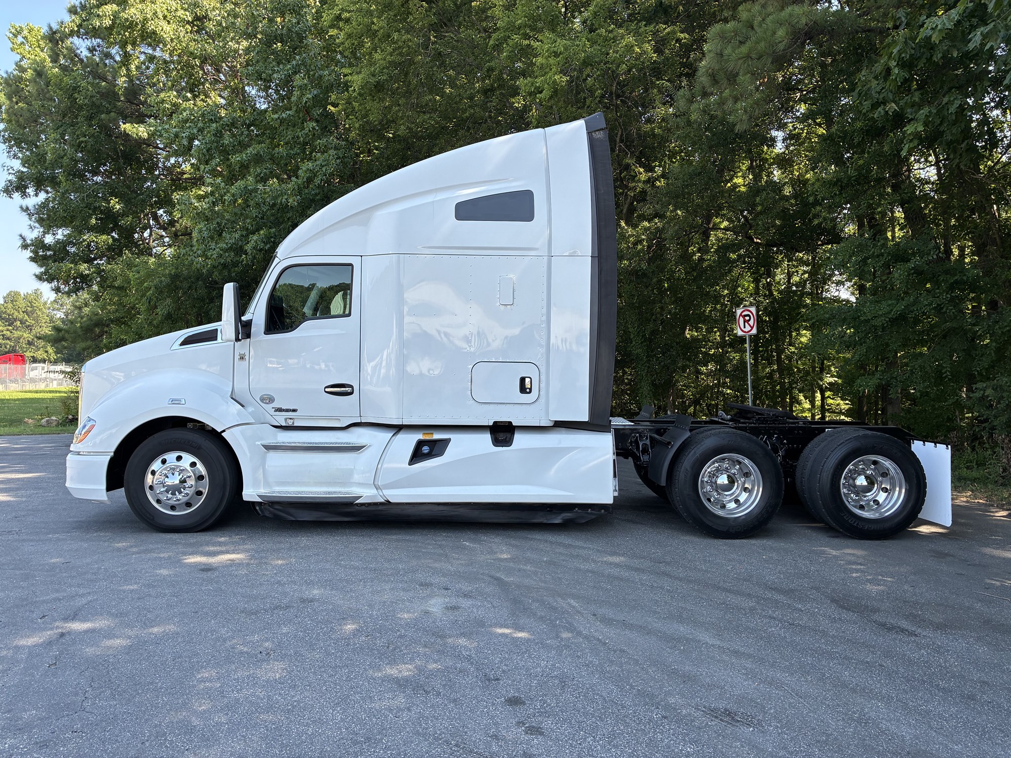 2020 Kenworth T680 LJ292819U-13 2020 Kenworth T680 LJ292819U-13