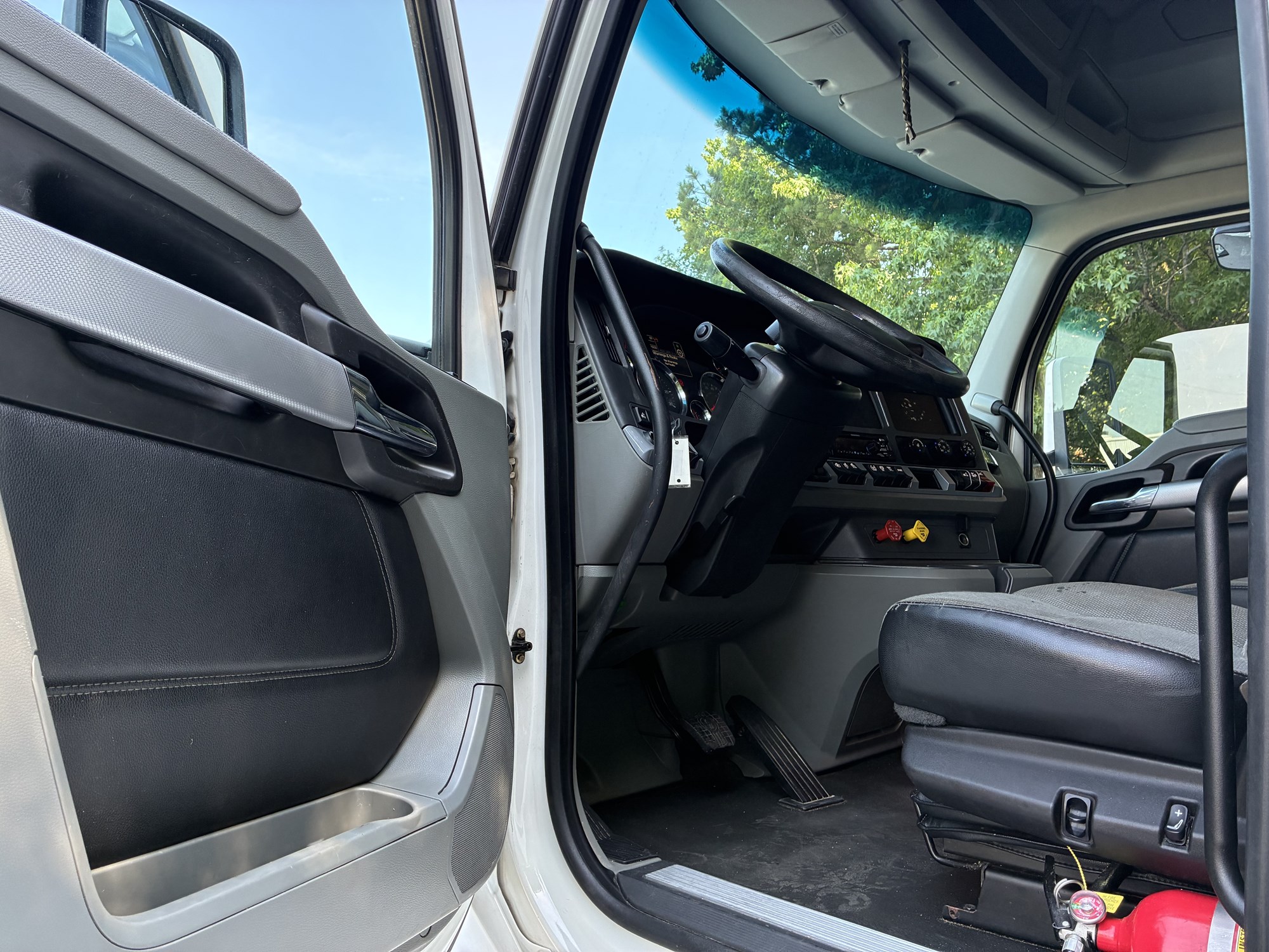 2020 Kenworth T680 LJ292819U-23 2020 Kenworth T680 LJ292819U-23