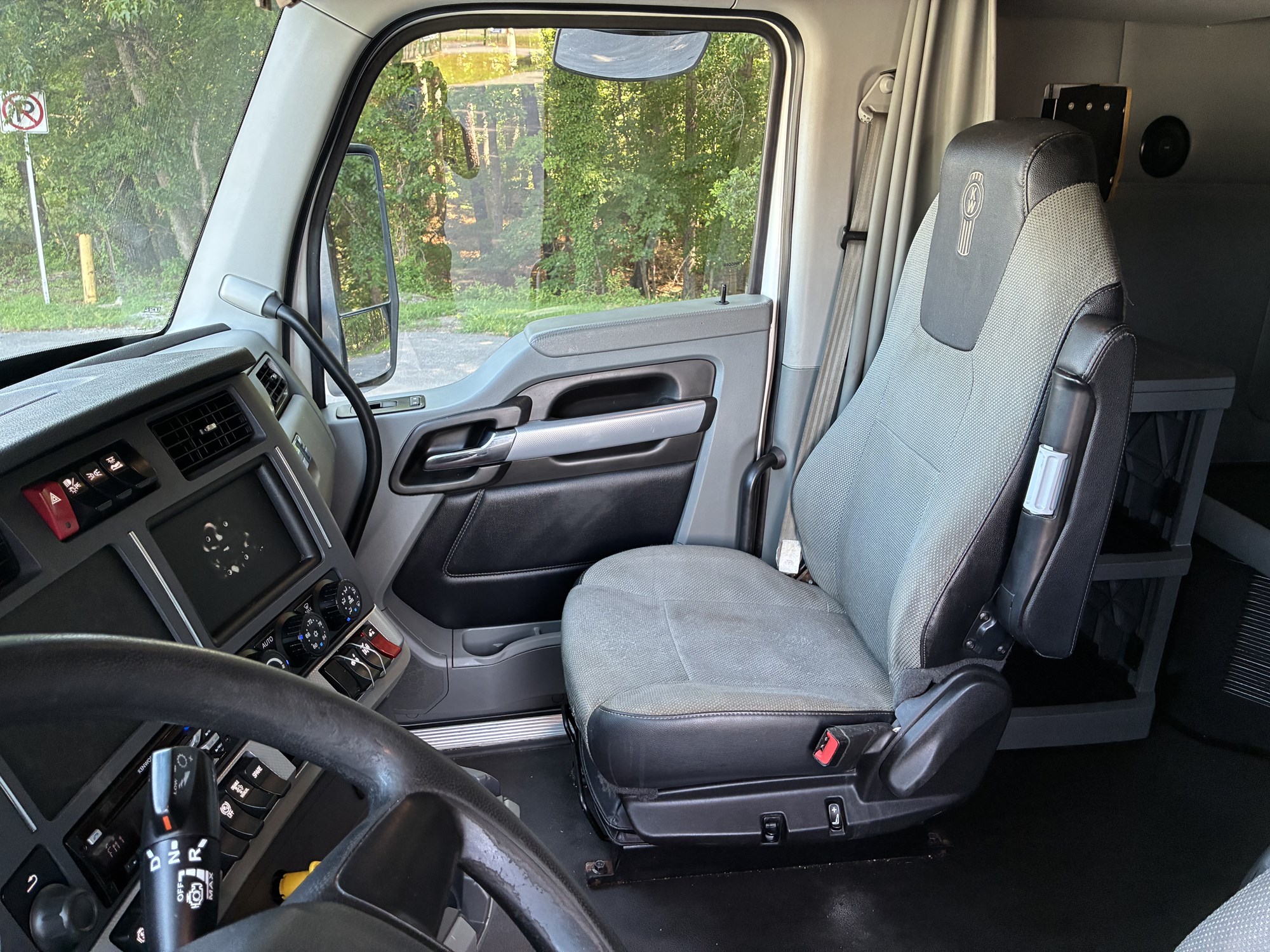 2020 Kenworth T680 LJ292819U-24 2020 Kenworth T680 LJ292819U-24