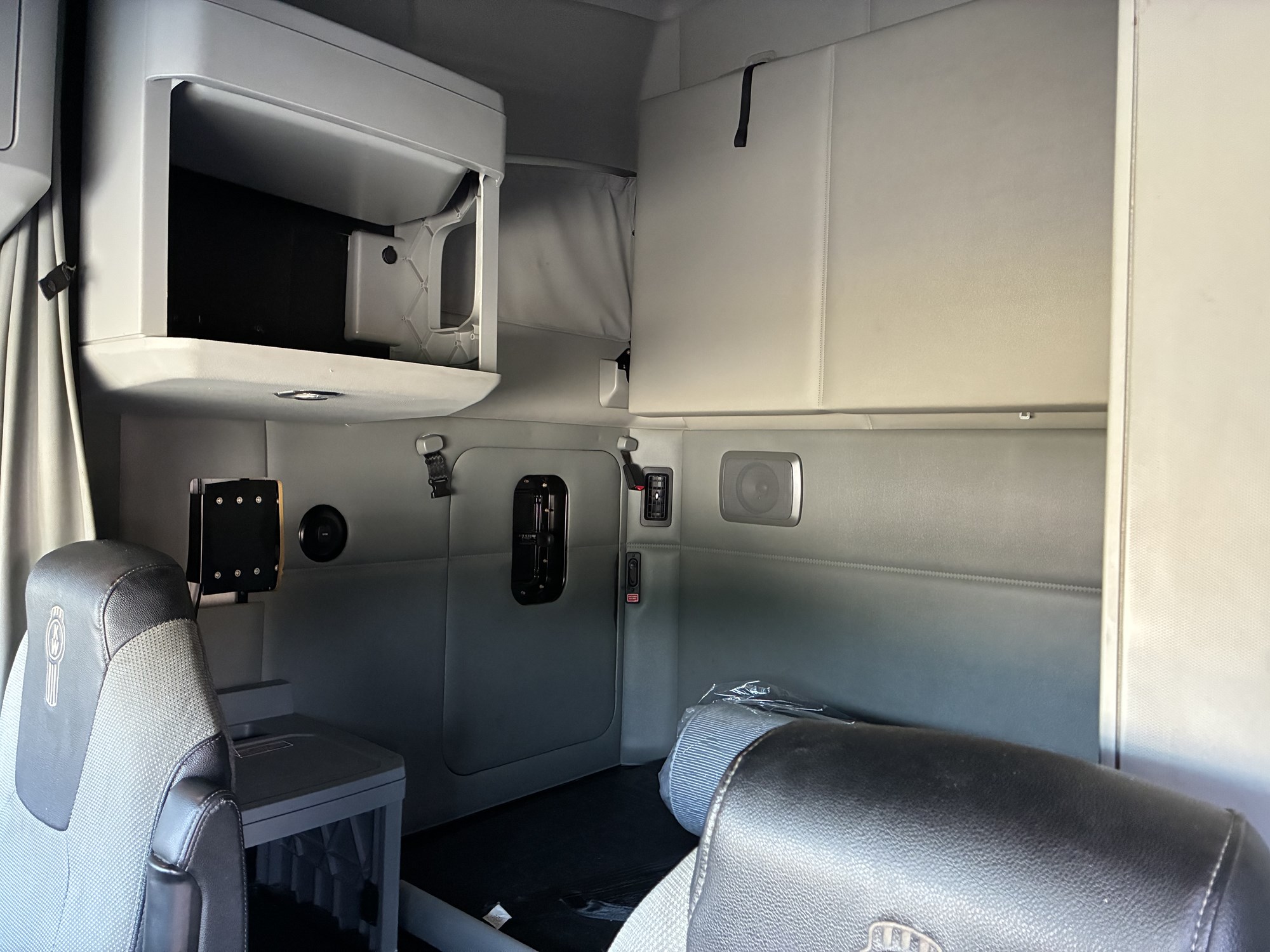 2020 Kenworth T680 LJ292819U-25 2020 Kenworth T680 LJ292819U-25