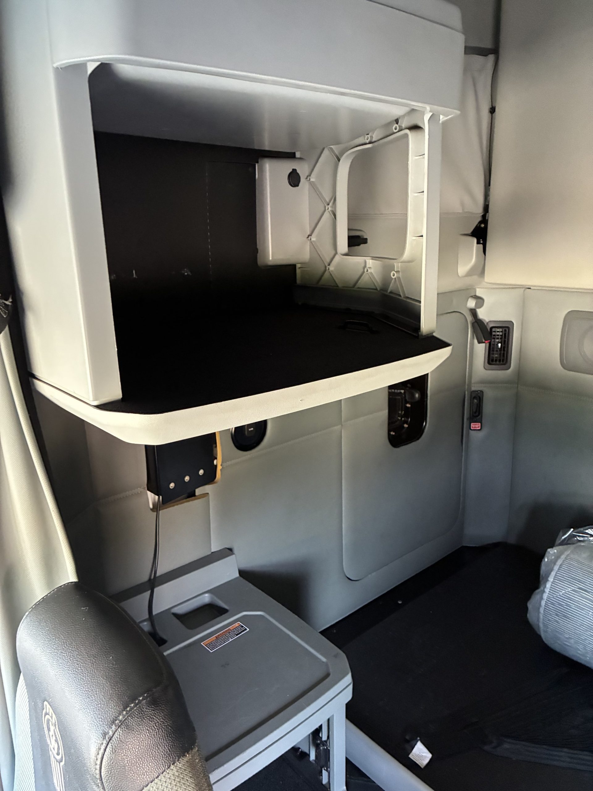 2020 Kenworth T680 LJ292819U-29 2020 Kenworth T680 LJ292819U-29