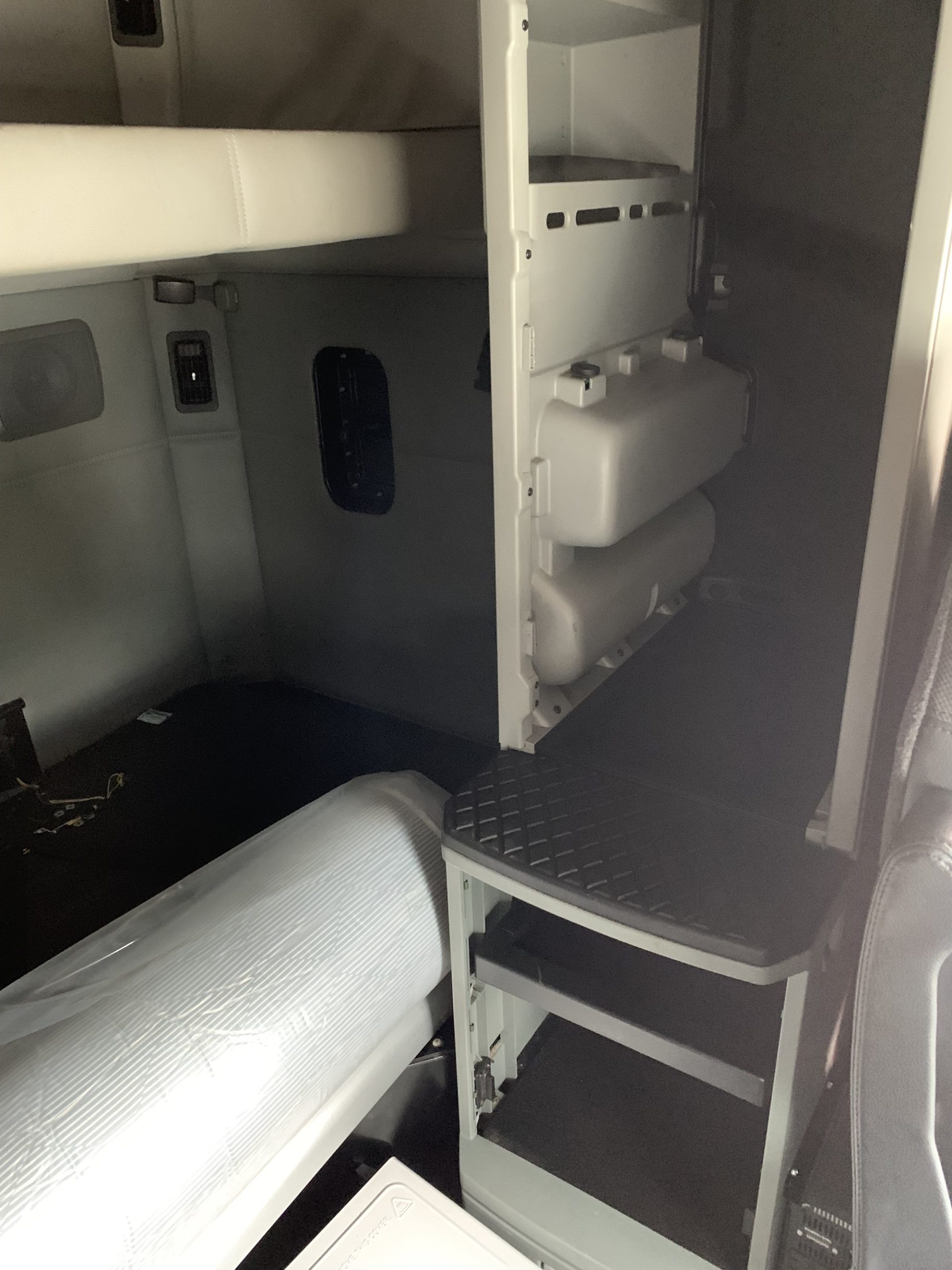 2020 Kenworth T680 LJ292819U-42 2020 Kenworth T680 LJ292819U-42