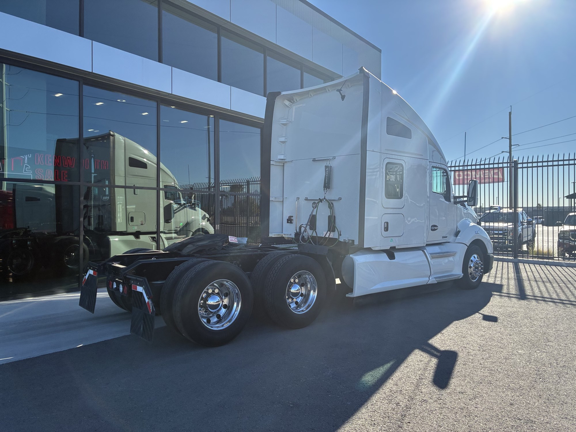 2020 Kenworth T680 2020 Kenworth T680 - image 3 of 6