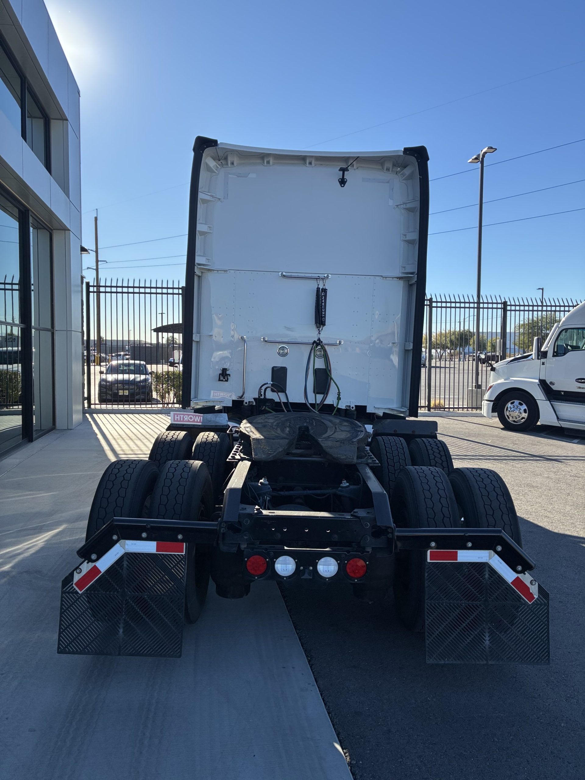 2020 Kenworth T680 2020 Kenworth T680 - image 4 of 6