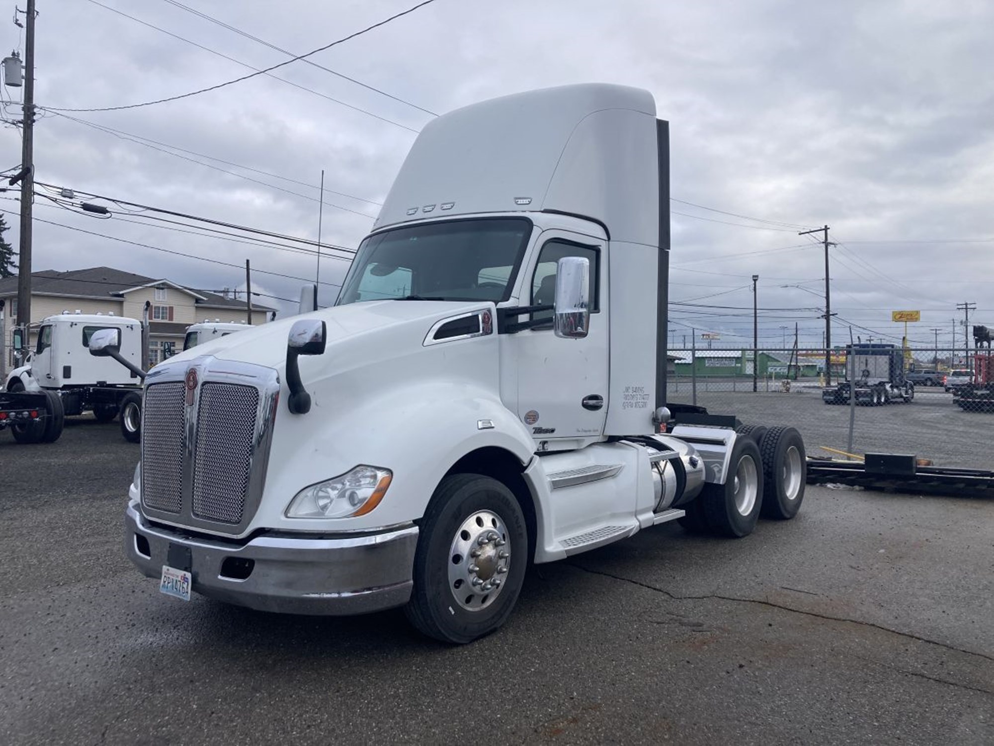 2020 Kenworth T680 2020 Kenworth T680 - image 1 of 6