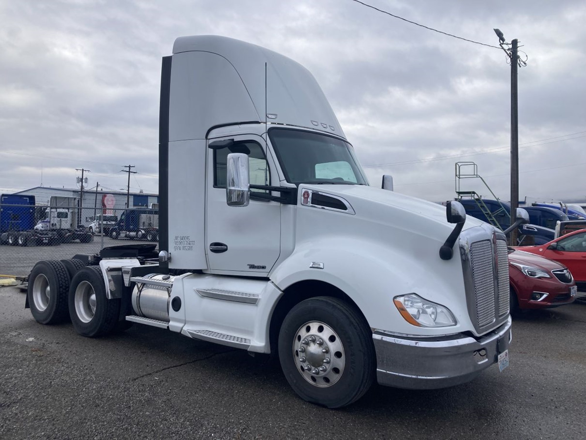 2020 Kenworth T680 2020 Kenworth T680 - image 2 of 6