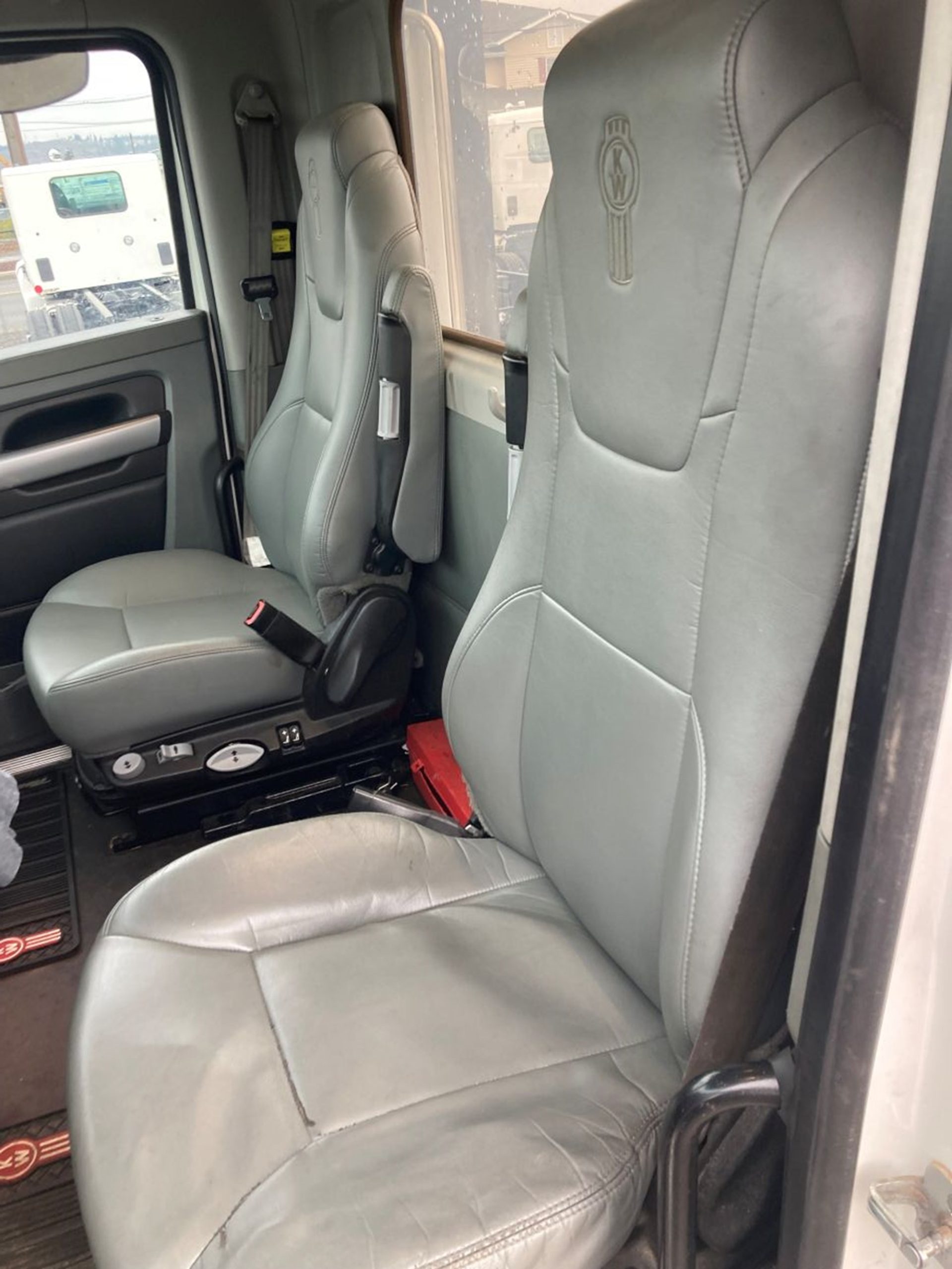 2020 Kenworth T680 2020 Kenworth T680 - image 6 of 6