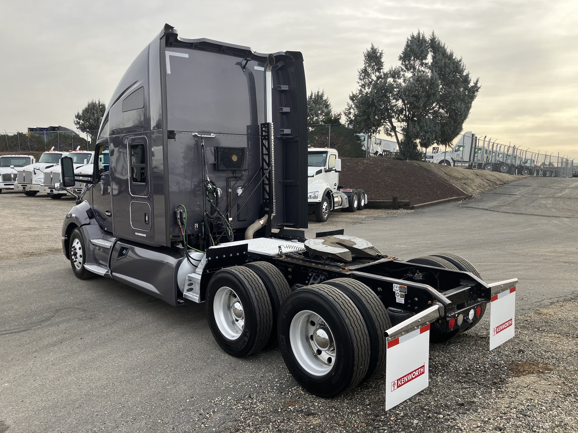 2021 Kenworth T680 2021 Kenworth T680 - image 3 of 6