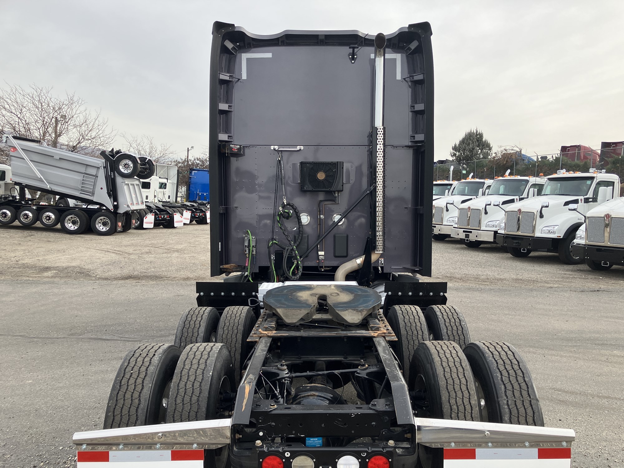 2021 Kenworth T680 2021 Kenworth T680 - image 4 of 6