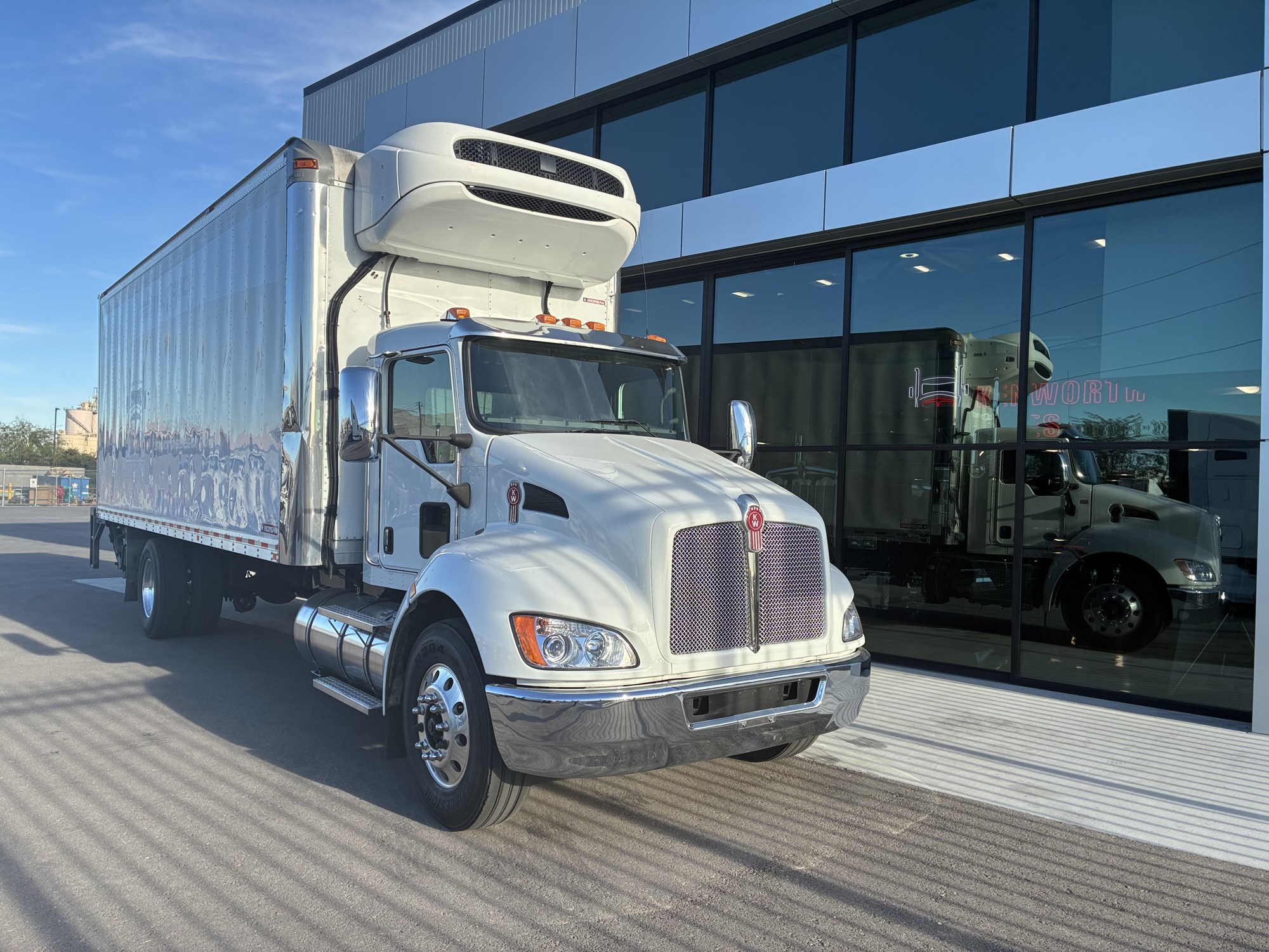 2021 Kenworth T270 2021 Kenworth T270 - image 1 of 6