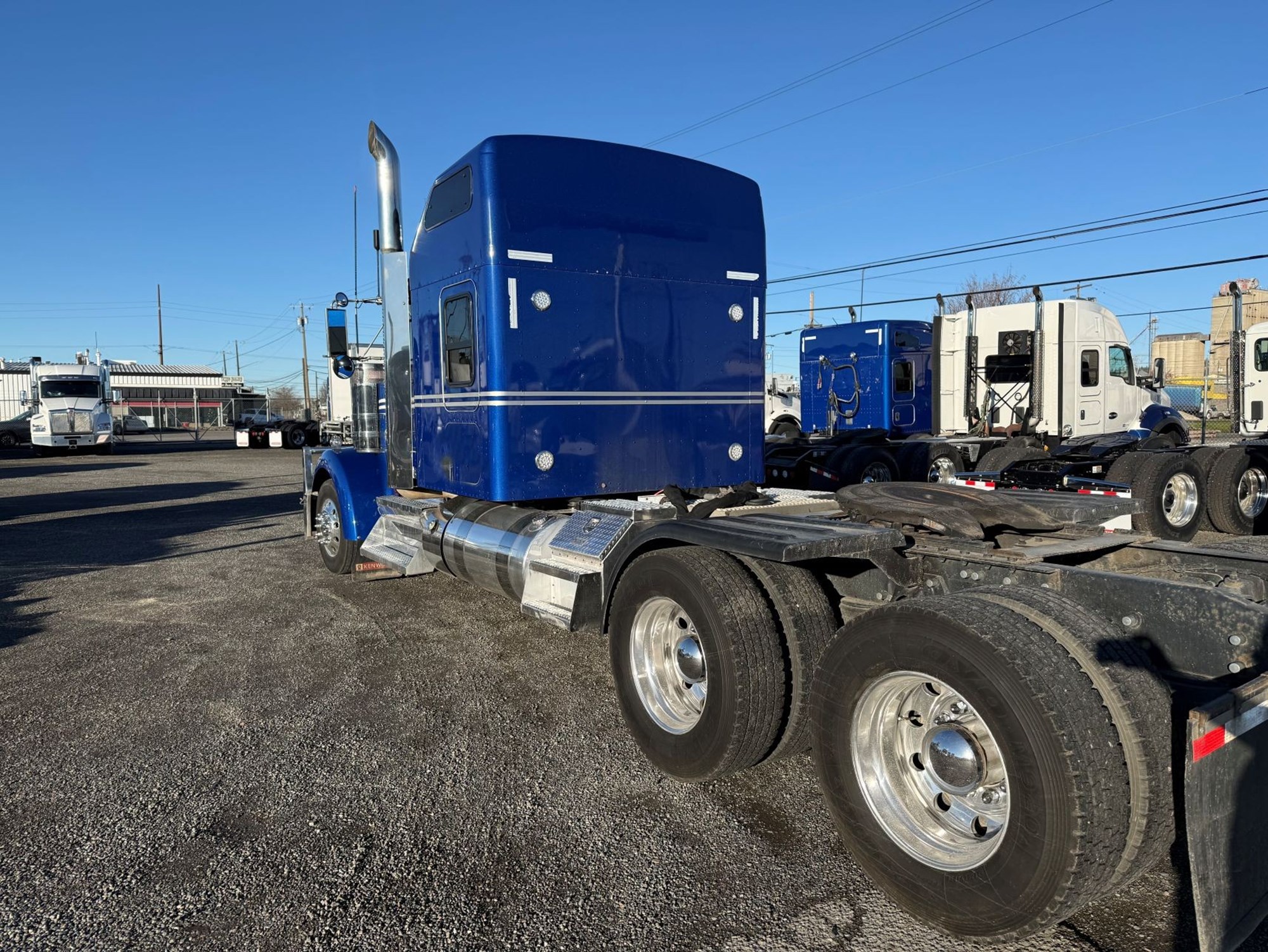 2021 Kenworth W900 - image 5 of 6