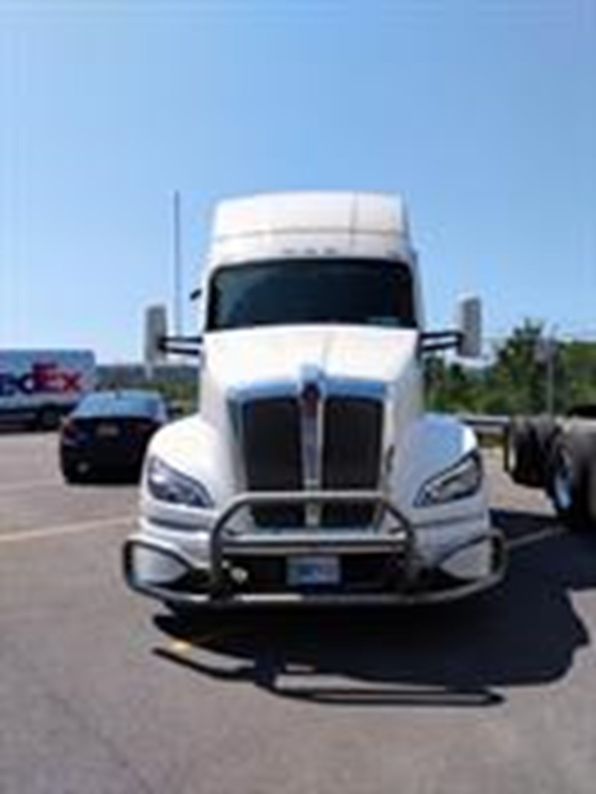 2022 Kenworth T680 2022 Kenworth T680 - image 2 of 6