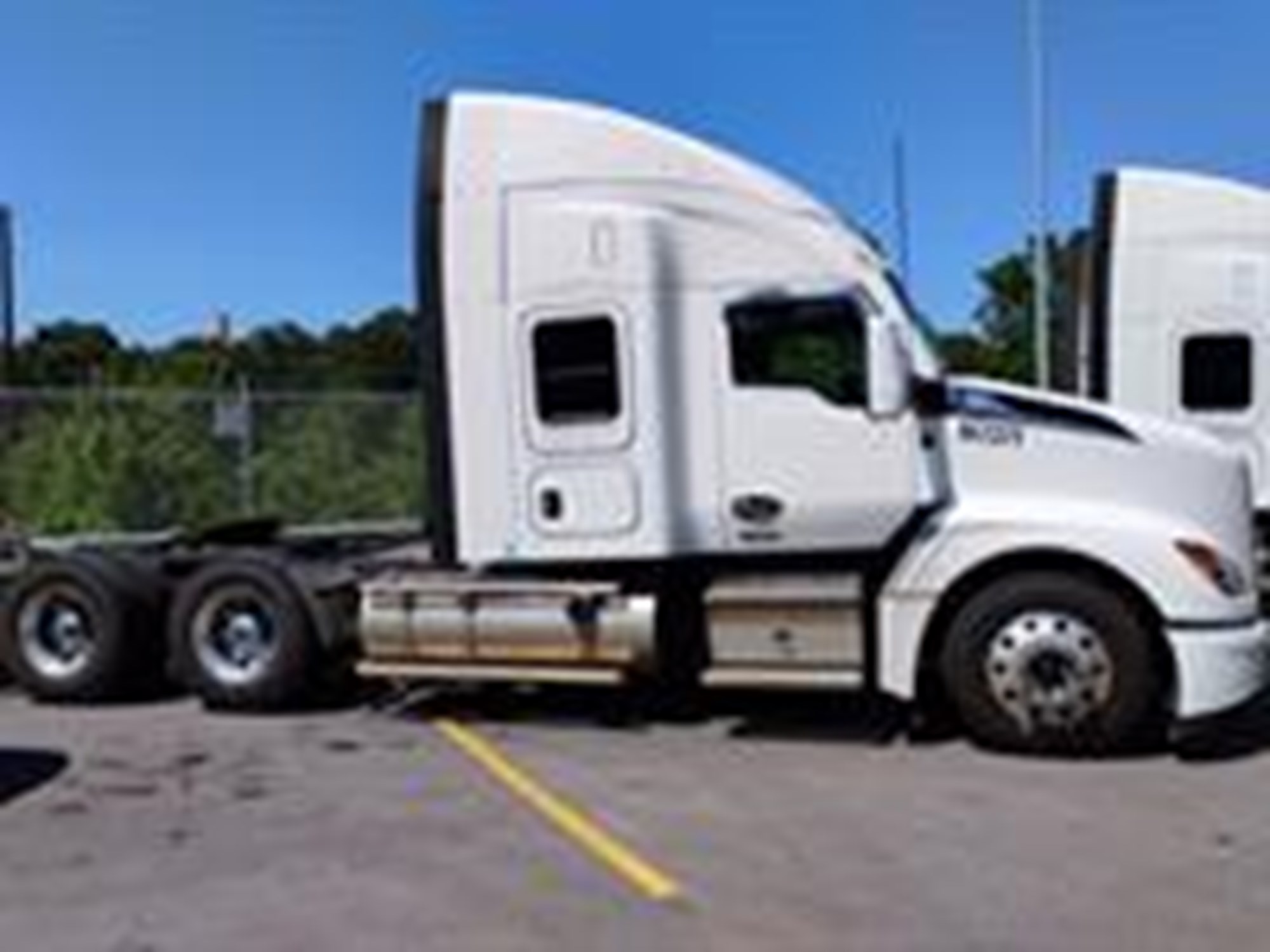 2022 Kenworth T680 2022 Kenworth T680 - image 4 of 6