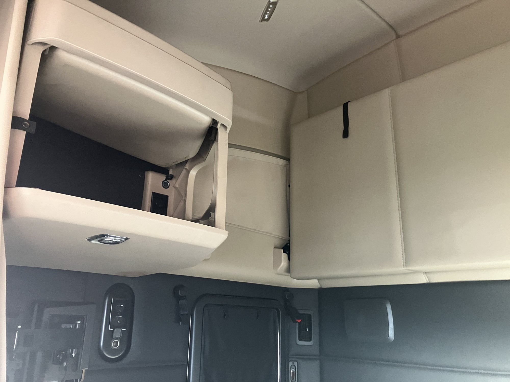 2023 Kenworth T680 Next Gen PJ227251U-12 2023 Kenworth T680 Next Gen PJ227251U-12