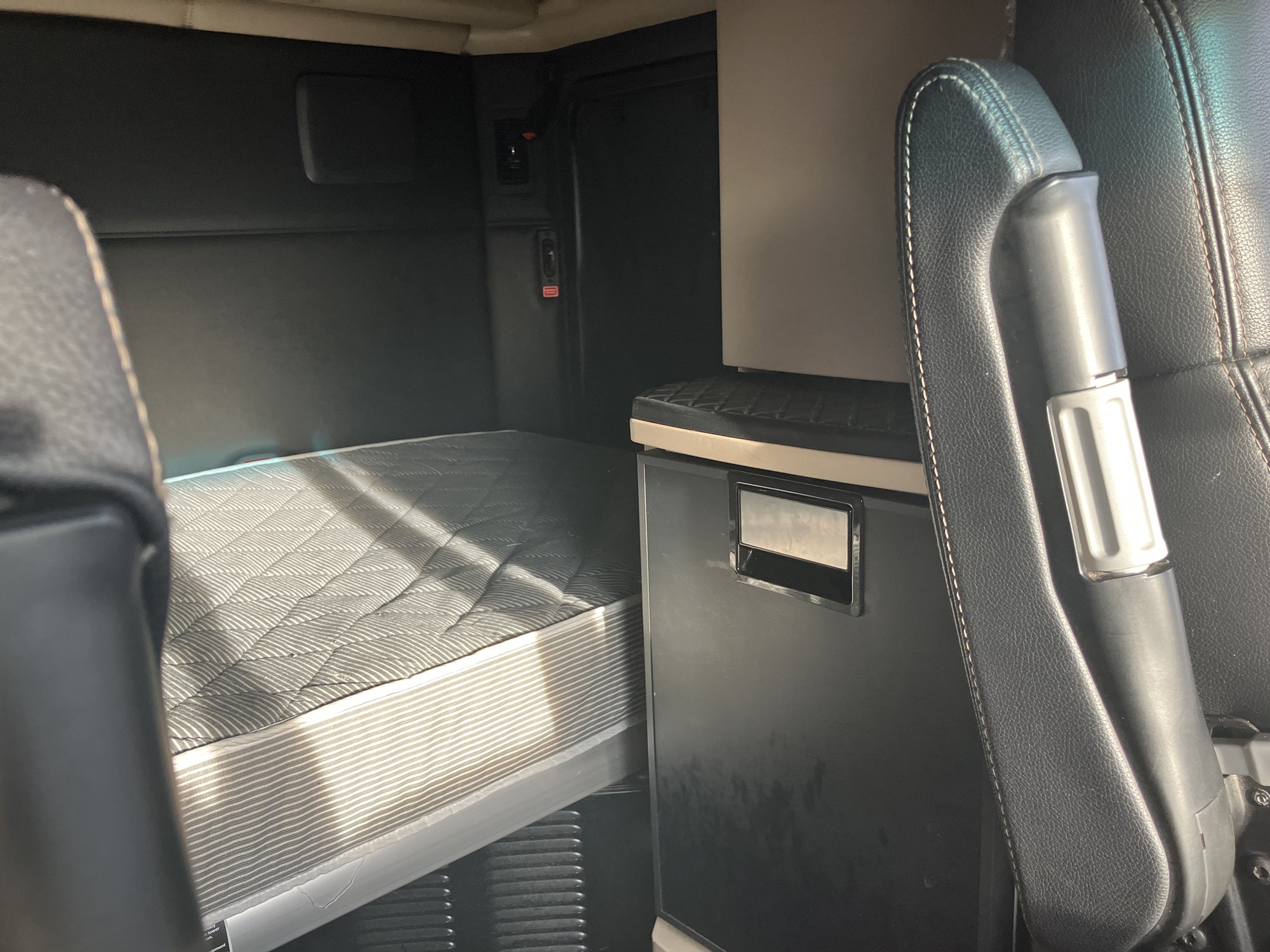 2023 Kenworth T680 Next Gen PJ227251U-18 2023 Kenworth T680 Next Gen PJ227251U-18