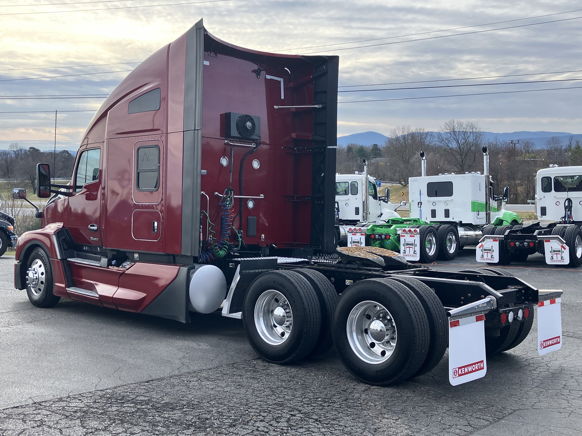 2023 Kenworth T680 Next Gen PJ240832U-08 2023 Kenworth T680 Next Gen PJ240832U-08