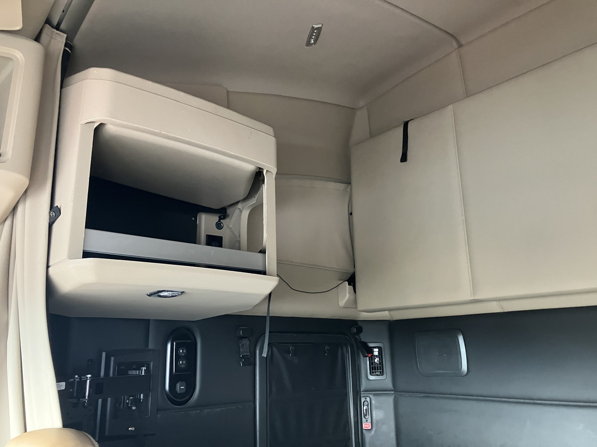 2023 Kenworth T680 Next Gen PJ240832U-15 2023 Kenworth T680 Next Gen PJ240832U-15