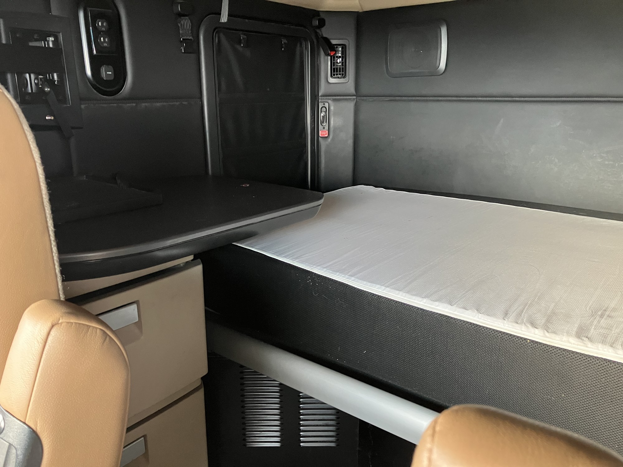 2023 Kenworth T680 Next Gen PJ240832U-16 2023 Kenworth T680 Next Gen PJ240832U-16