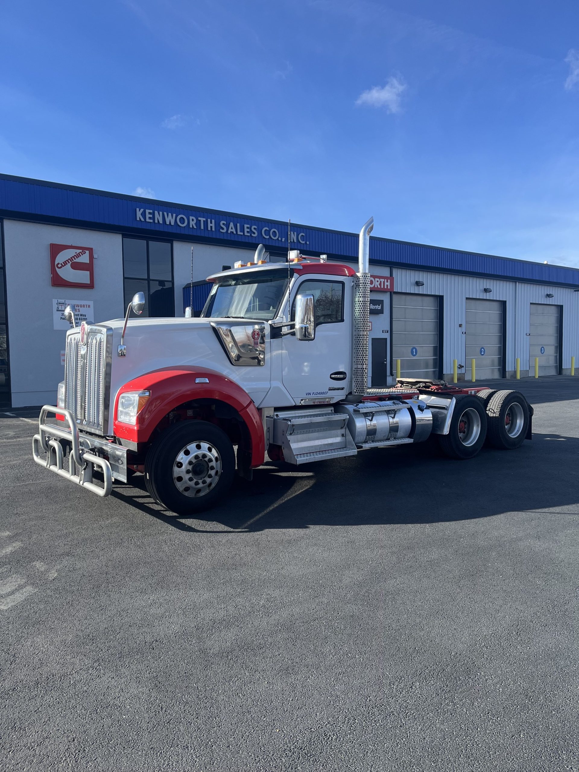 2023 Kenworth W990 2023 Kenworth W990 - image 1 of 6