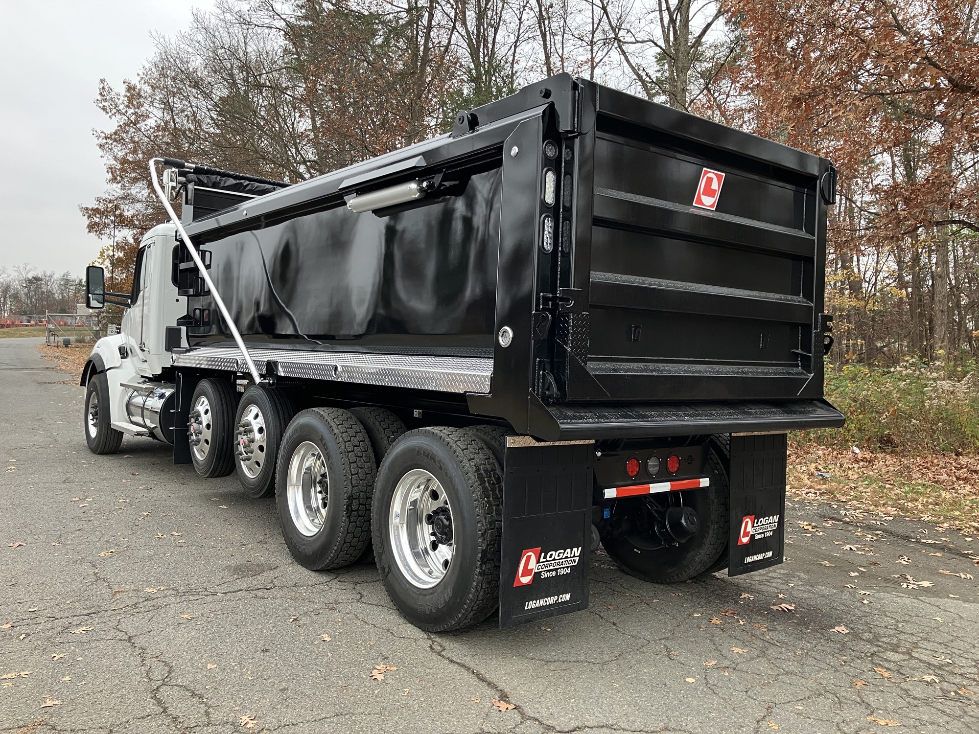 2025 Kenworth T880 - image 4 of 6